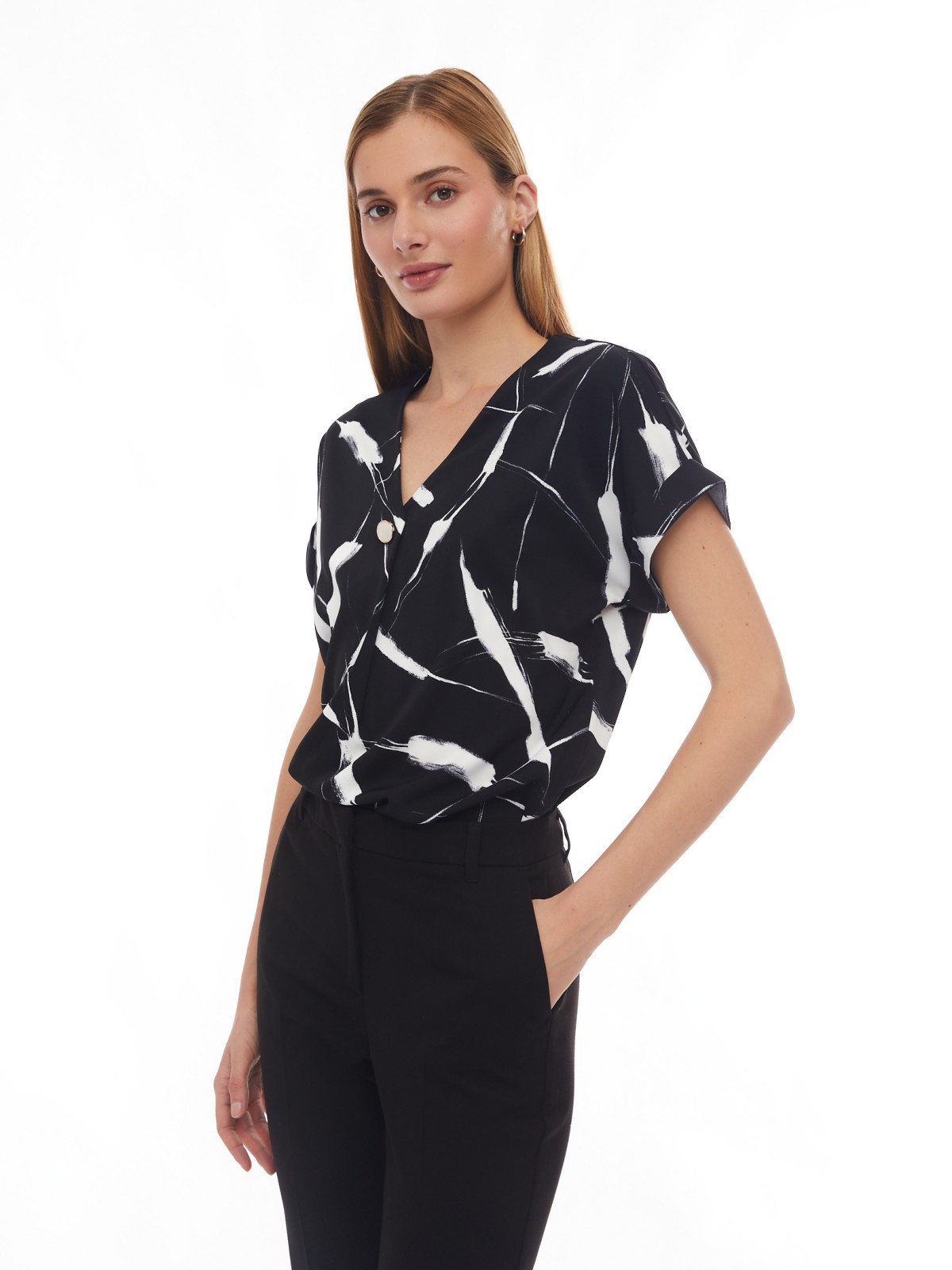Принтованная блузка с вырезом и коротким рукавом zolla 02413128Y072, цвет черный, размер S