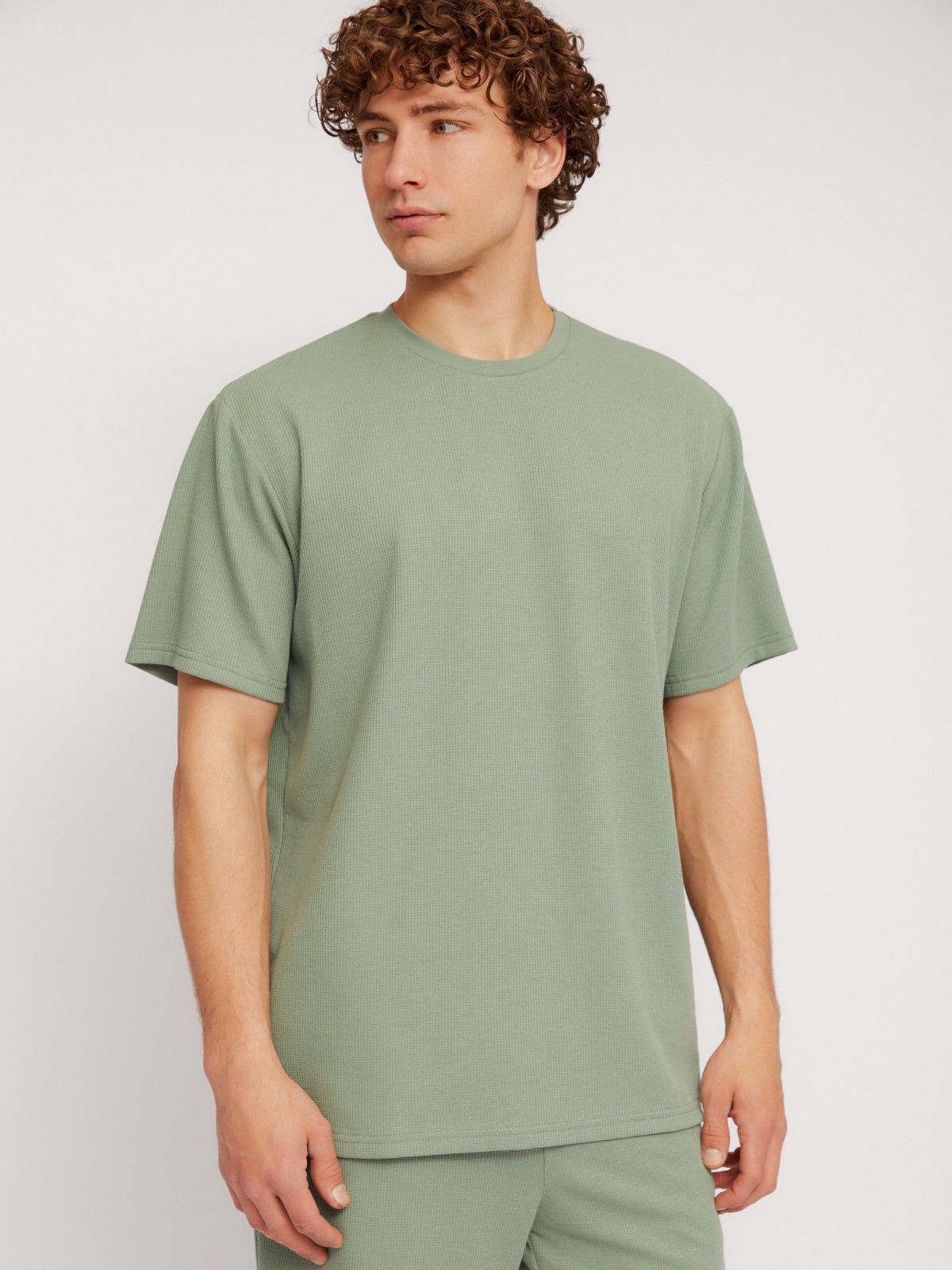 Футболка из фактурного трикотажа