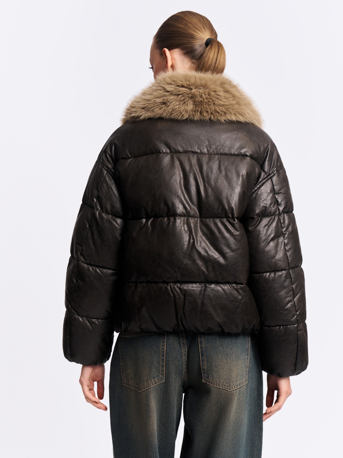 Тёплая куртка с воротником из экомеха