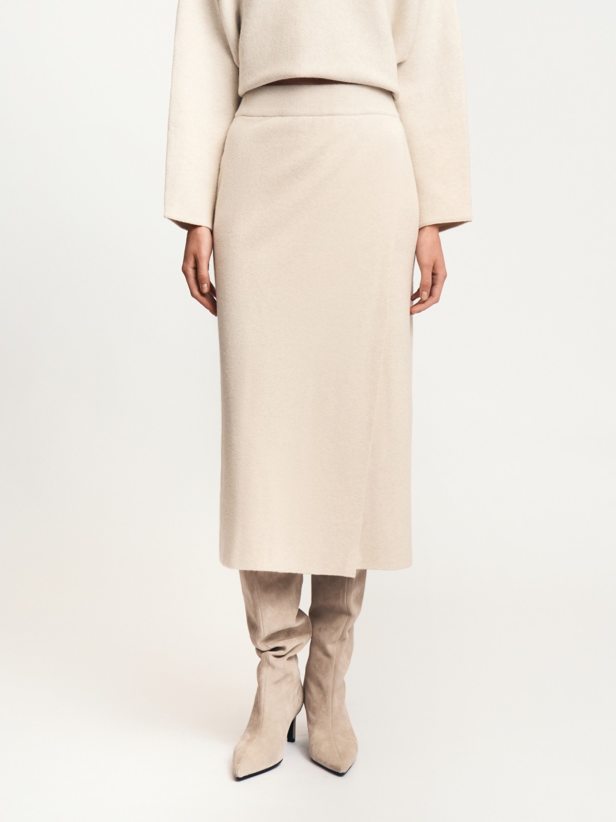 Трикотажная юбка-карандаш с запахом