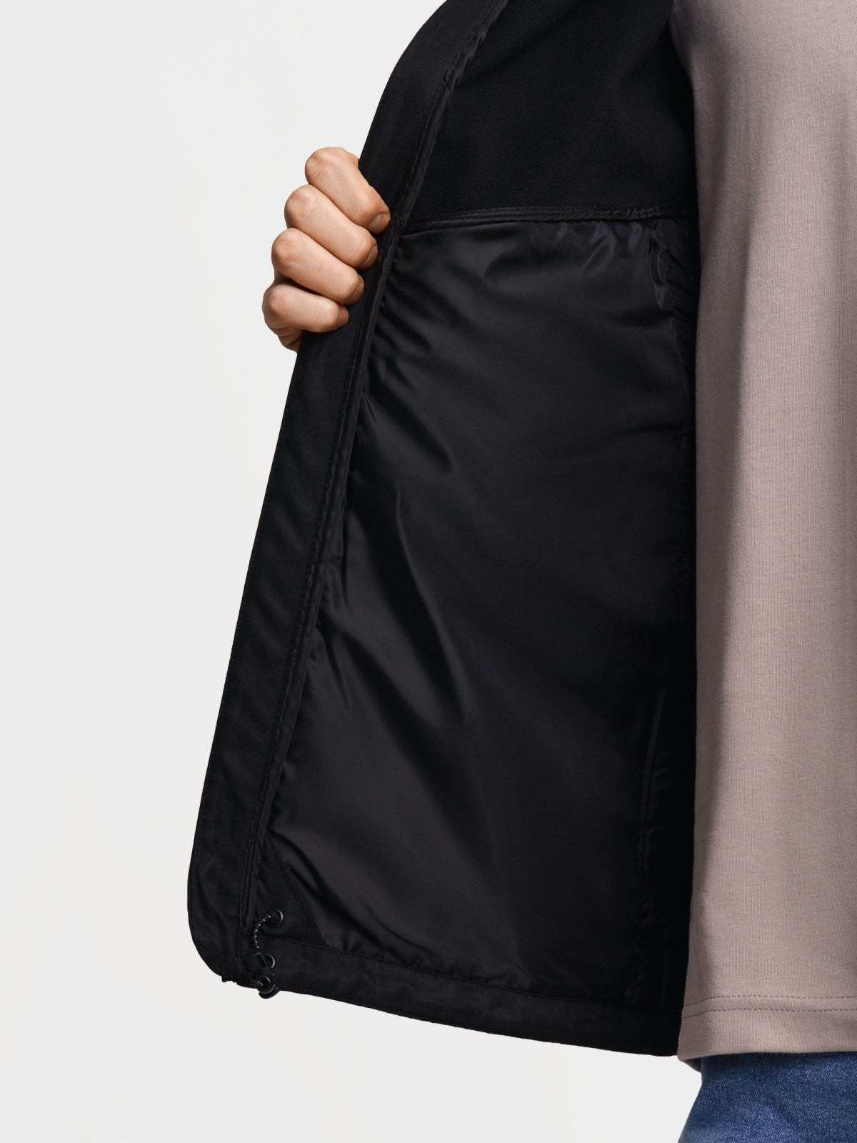 Лёгкая куртка-ветровка без утеплителя с капюшоном