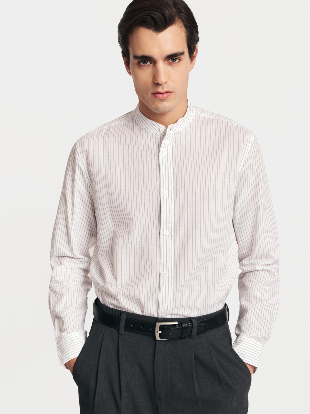 Льняная рубашка с воротником-стойкой