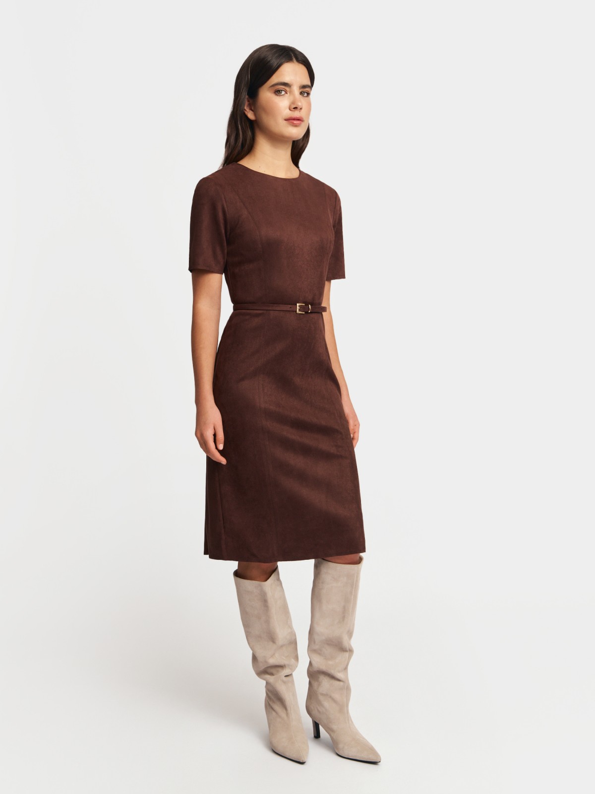 Платье из экозамши с коротким рукавом