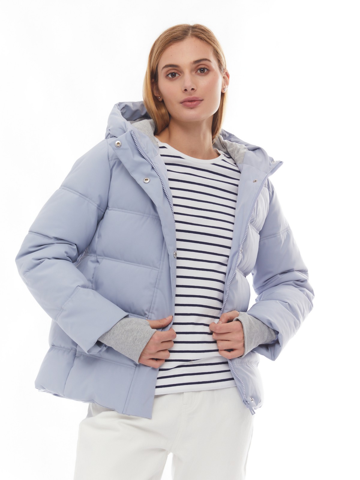 Утеплённая стёганая куртка укороченного фасона с капюшоном zolla 024125102064, цвет светло-голубой, размер XS