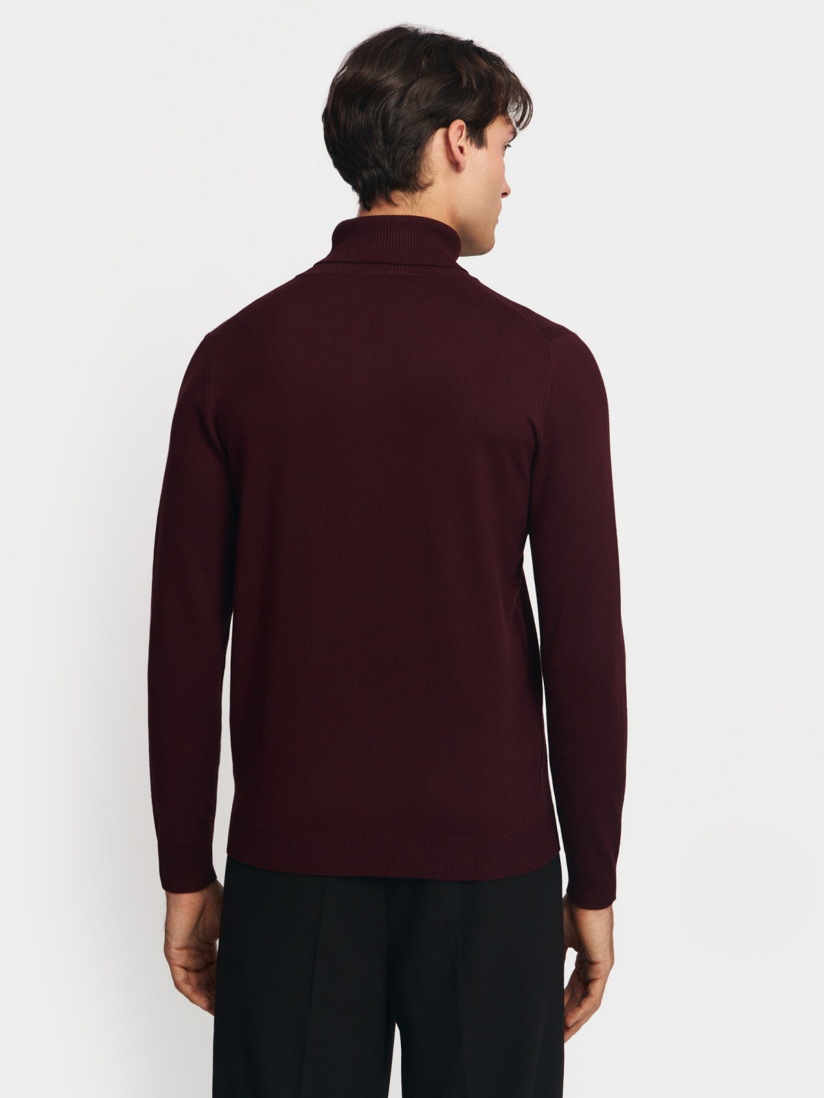 Тонкая трикотажная водолазка с воротником гольф