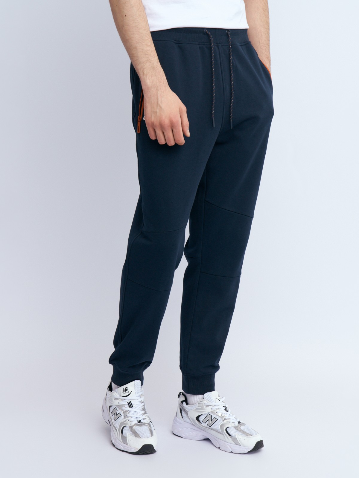 Трикотажные брюки-джоггеры в спортивном стиле