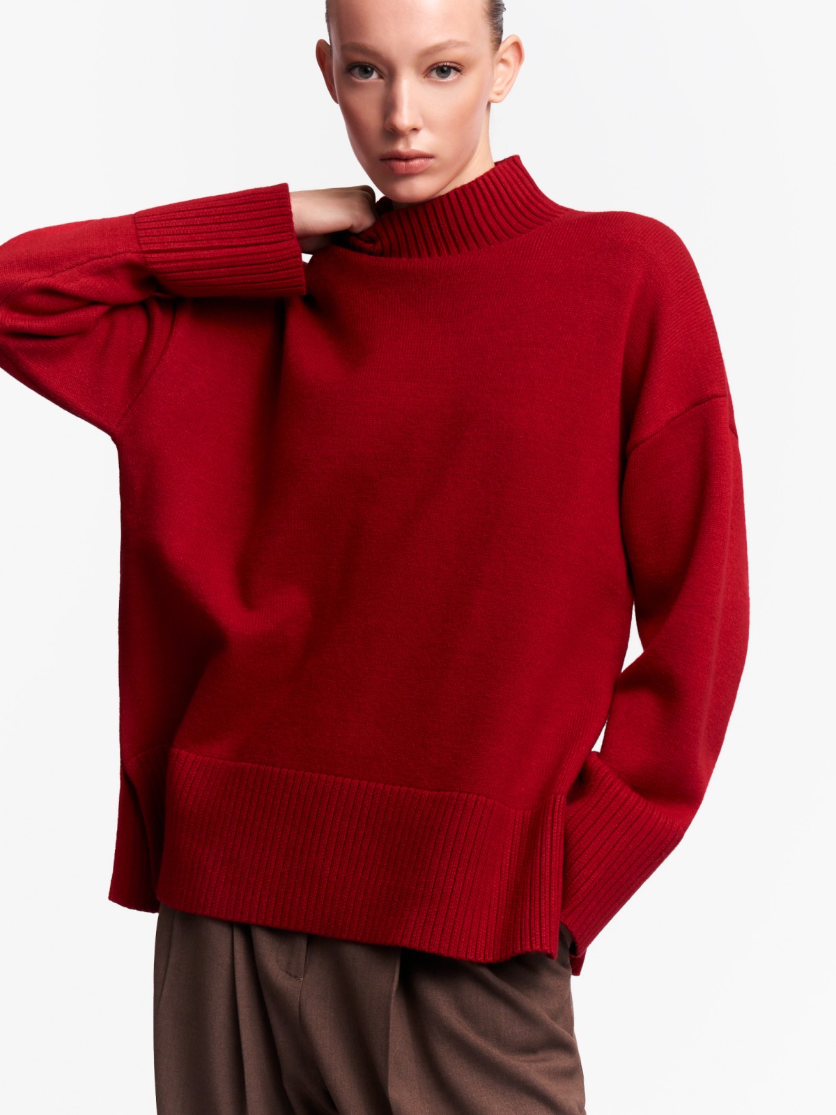 Вязаный свитер оверсайз фасона