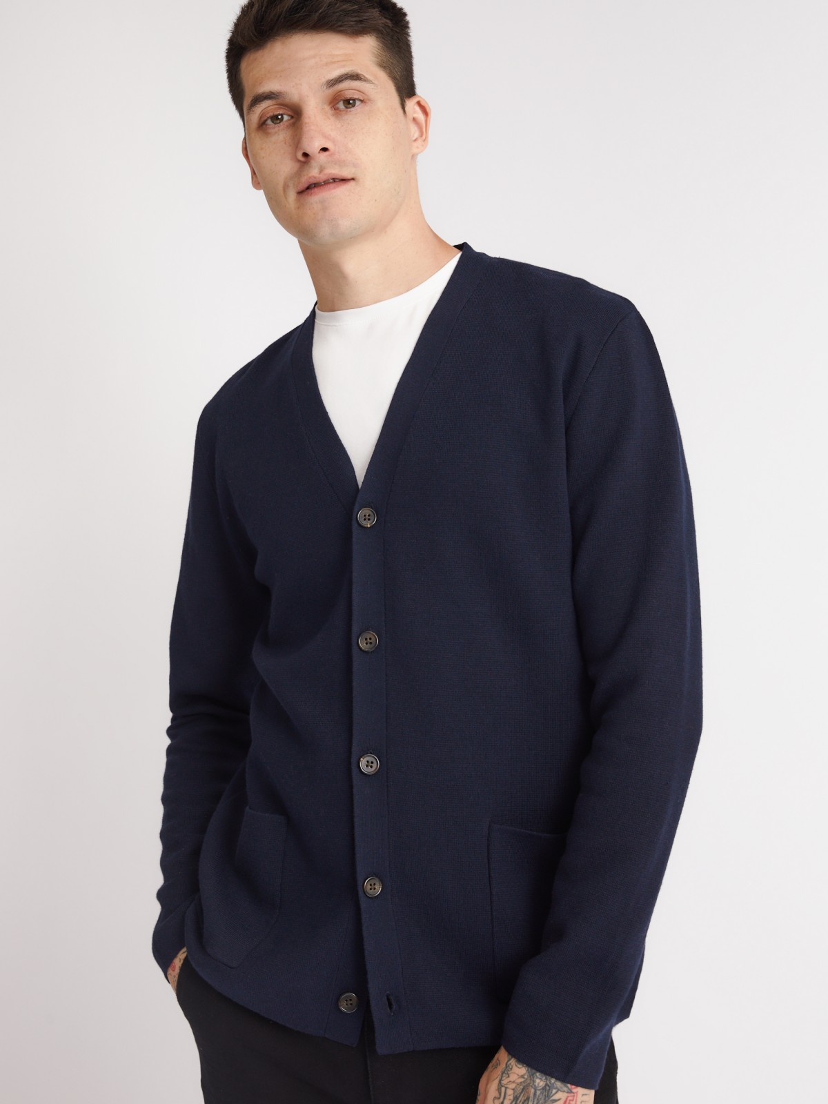 Трикотажный кардиган из хлопка на пуговицах с накладными карманами 999₽