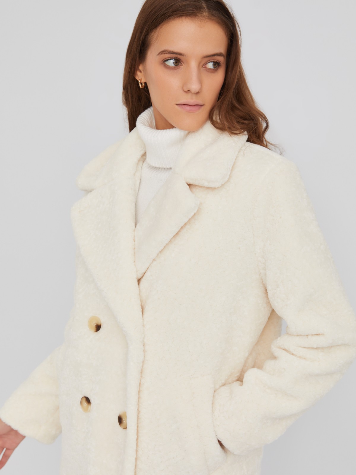 Двубортная тёплая шуба-пальто из экомеха на синтепоне zolla 023345550024, цвет молоко, размер XS - фото 4