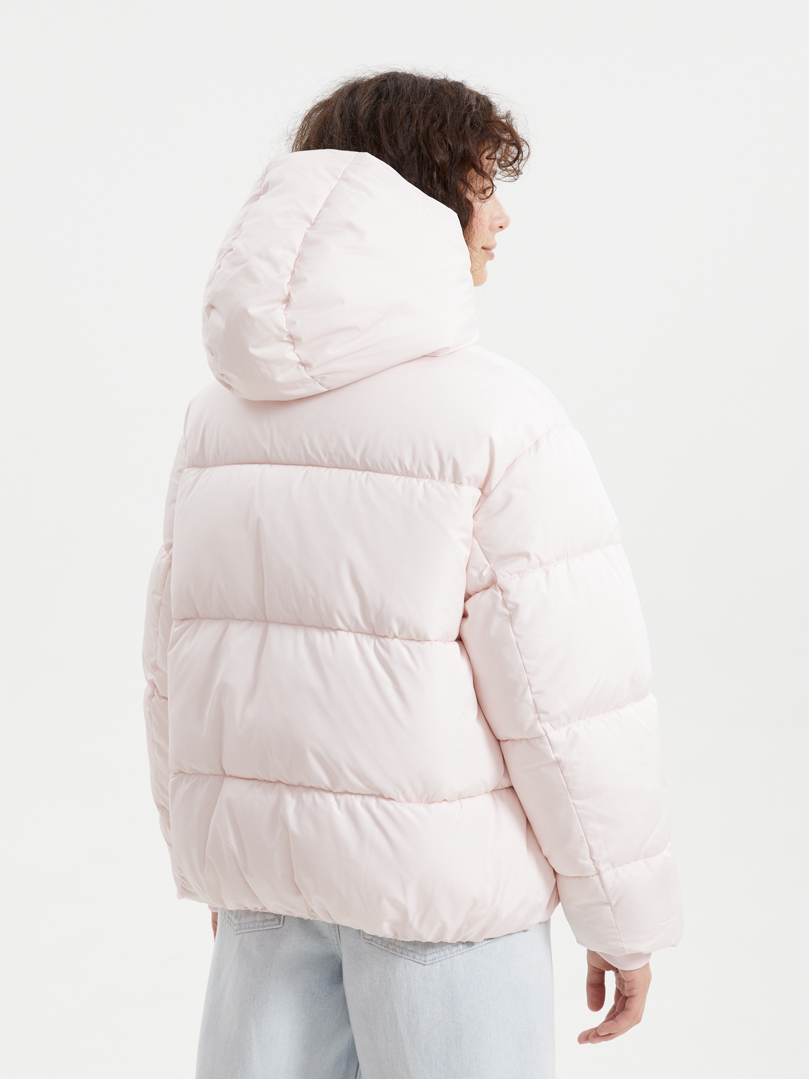 Короткая стёганая куртка с капюшоном