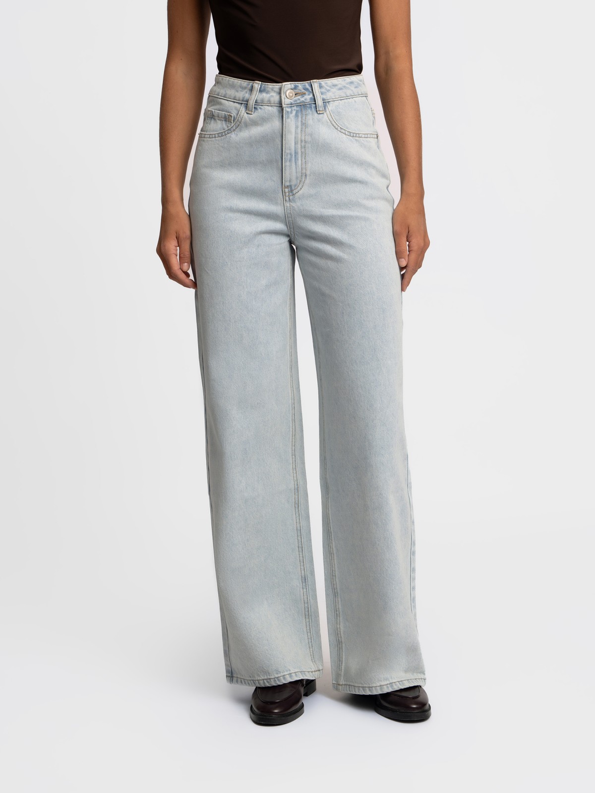 Джинсы силуэта Wide с высокой посадкой