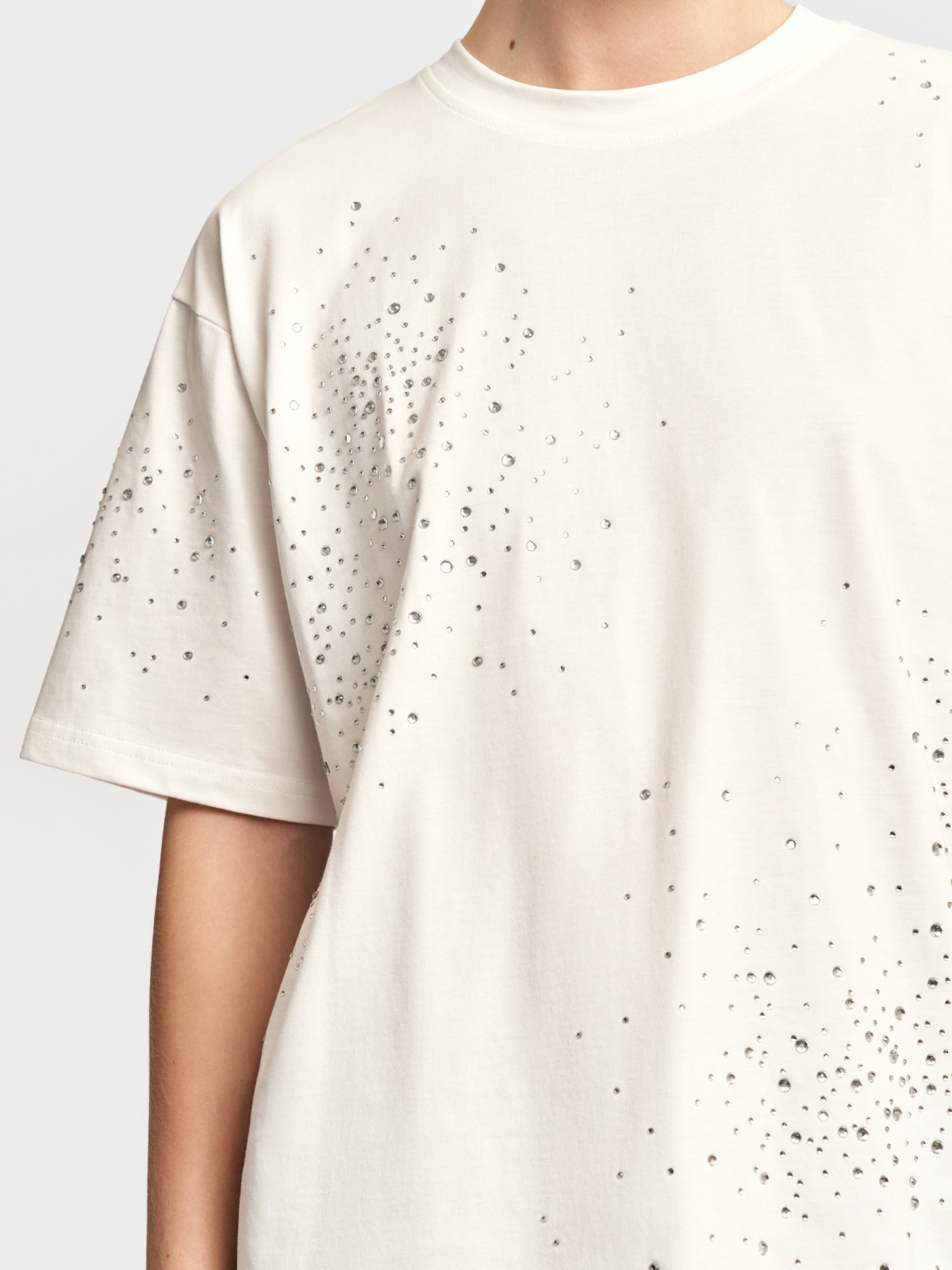 Футболка из хлопка со стразами