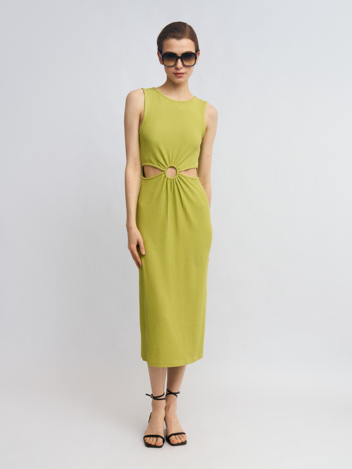 Платье-лапша без рукавов с вырезами на талии