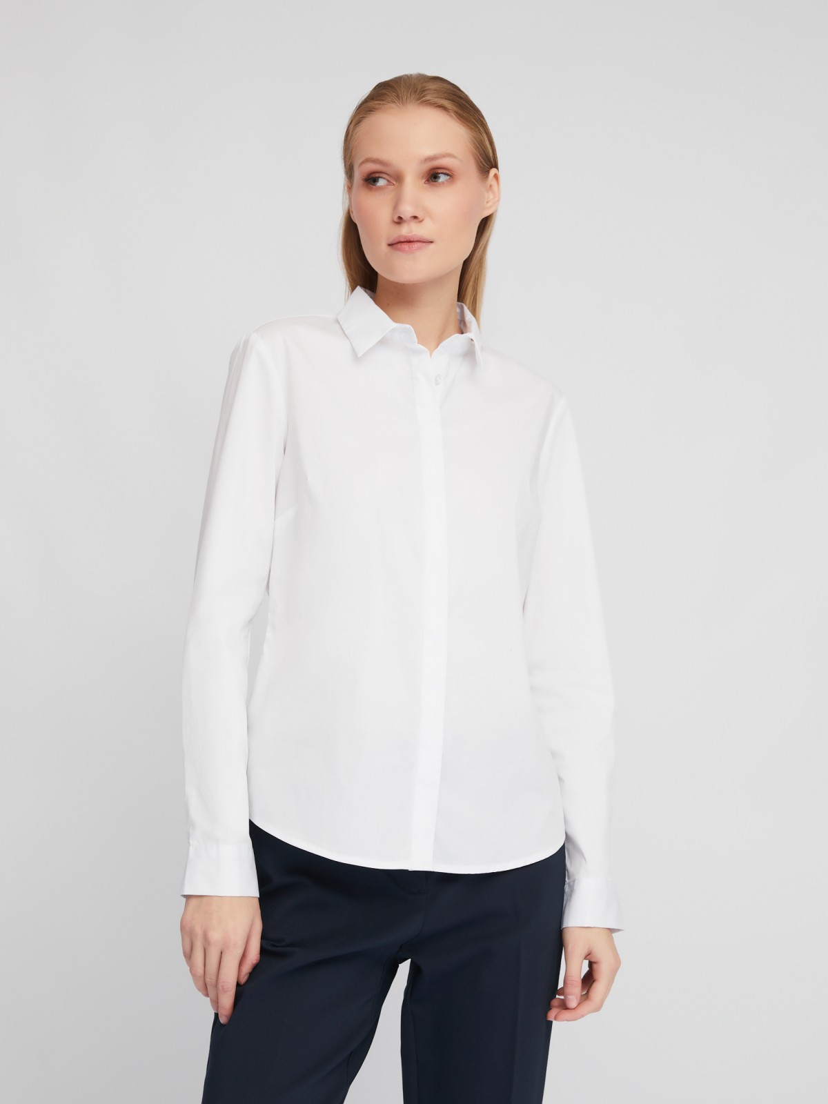 Офисная рубашка полуприлегающего силуэта с принтом-надписью zolla 024111159082, цвет белый, размер XS - фото 3