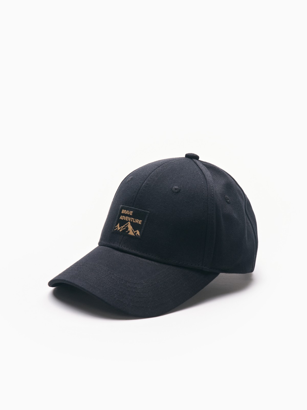 Бейсболка из хлопка с козырьком