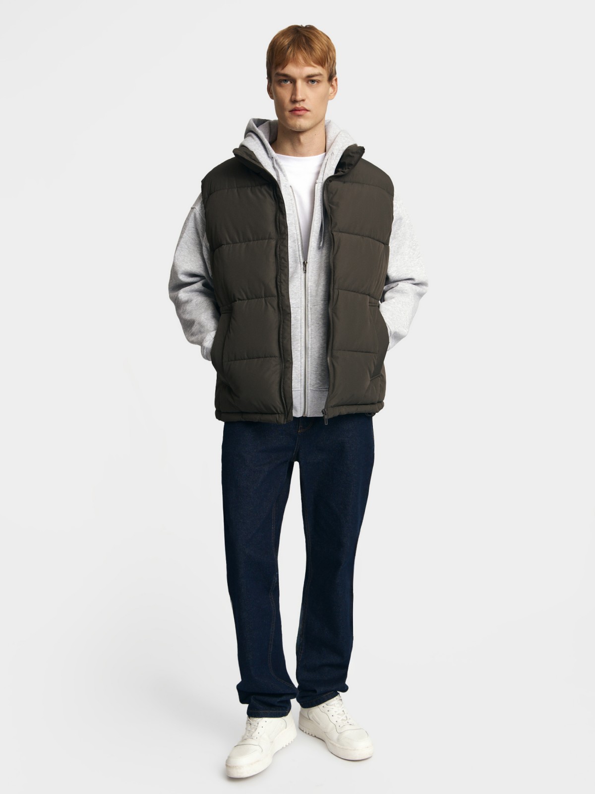 Утеплённый жилет на молнии с воротником-стойкой