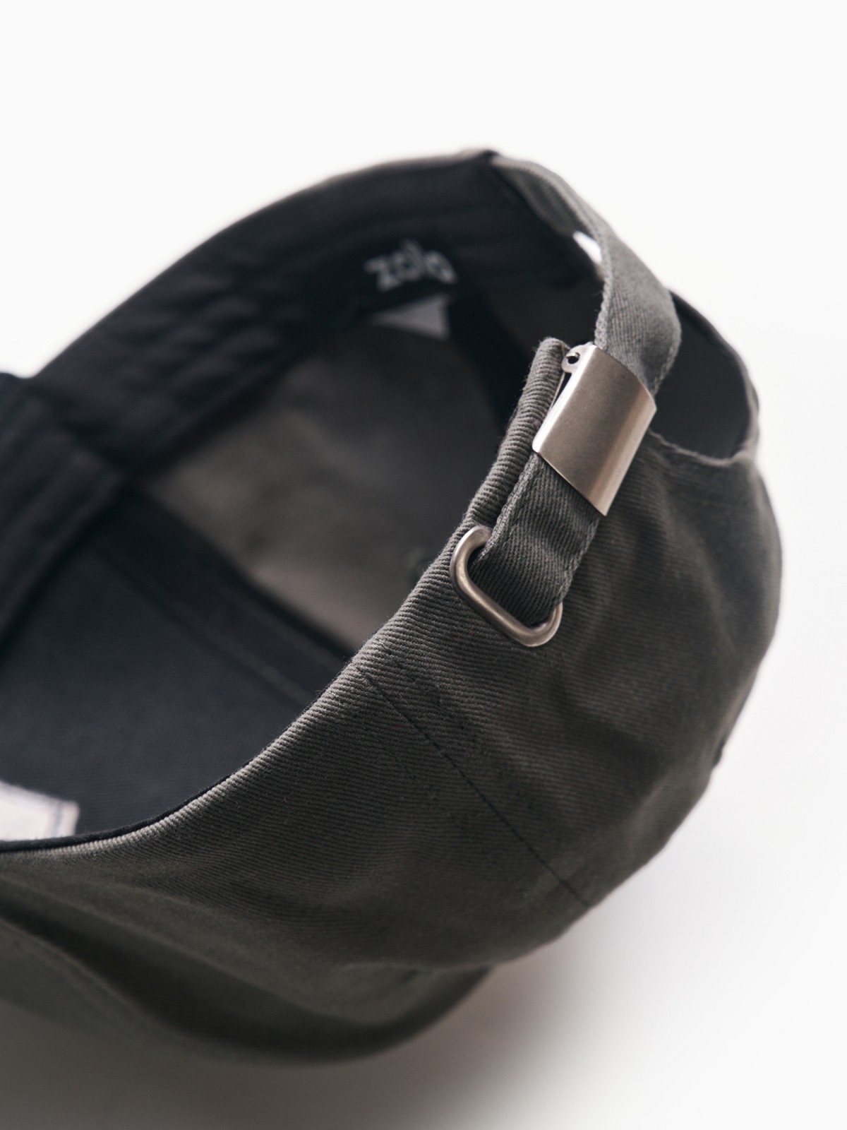 Бейсболка из хлопка с козырьком