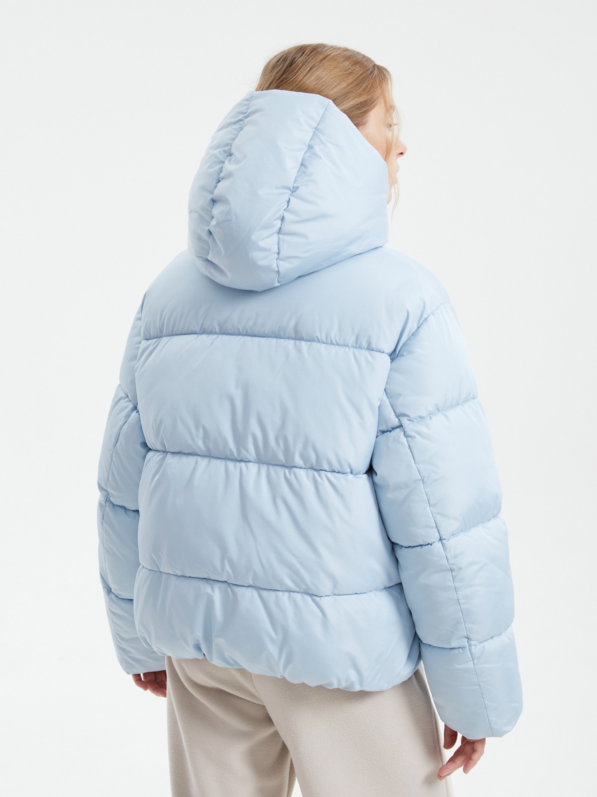 Короткая стёганая куртка с капюшоном