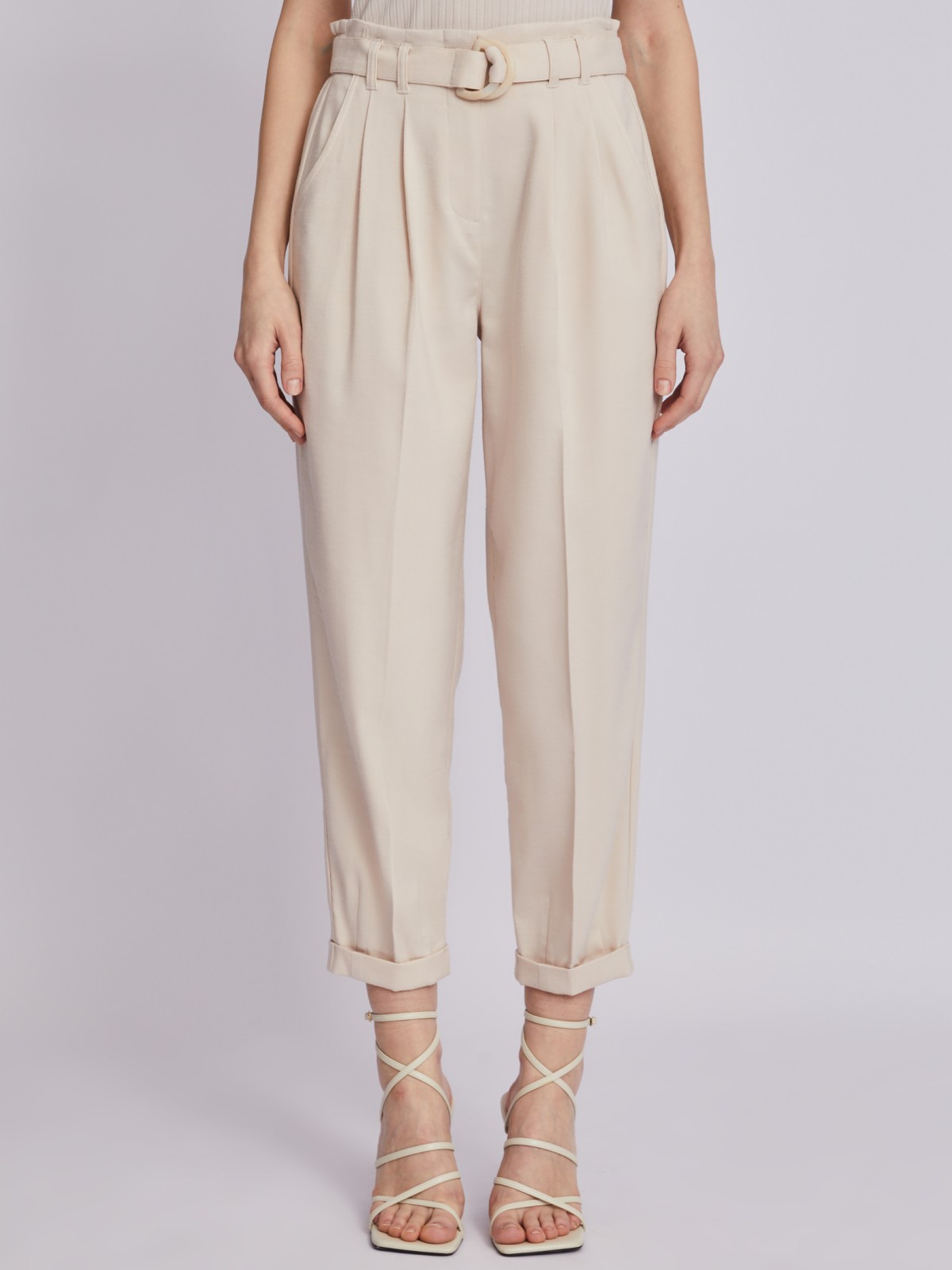 Брюки фасона Carrot с поясом