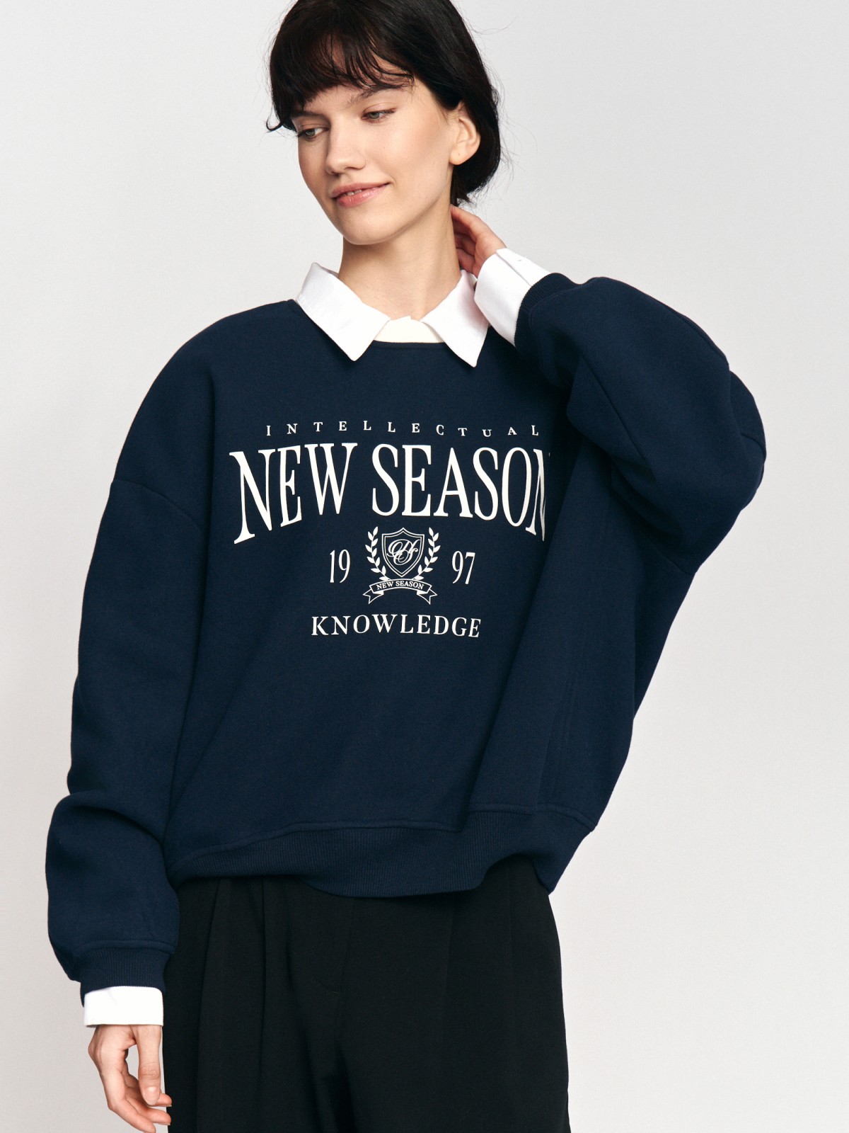 Утеплённый свитшот с принтом