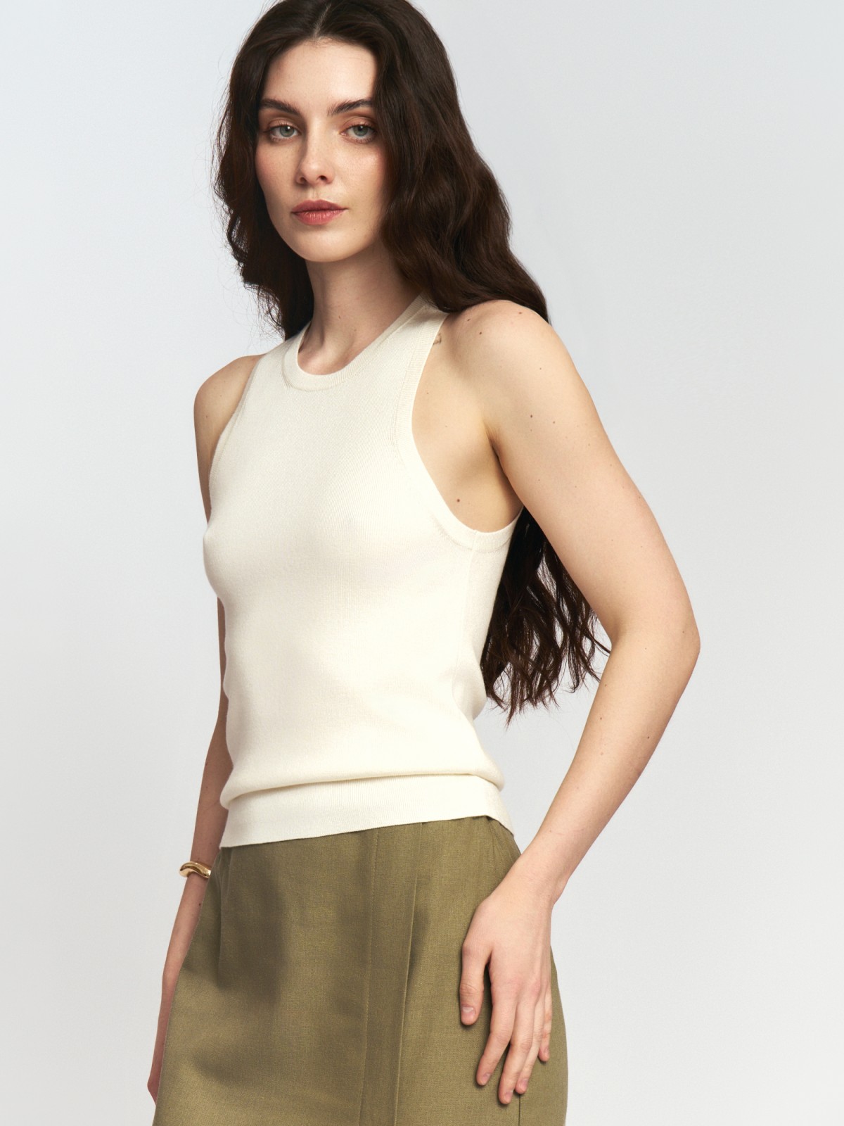 Майка-топ из вискозы без рукавов