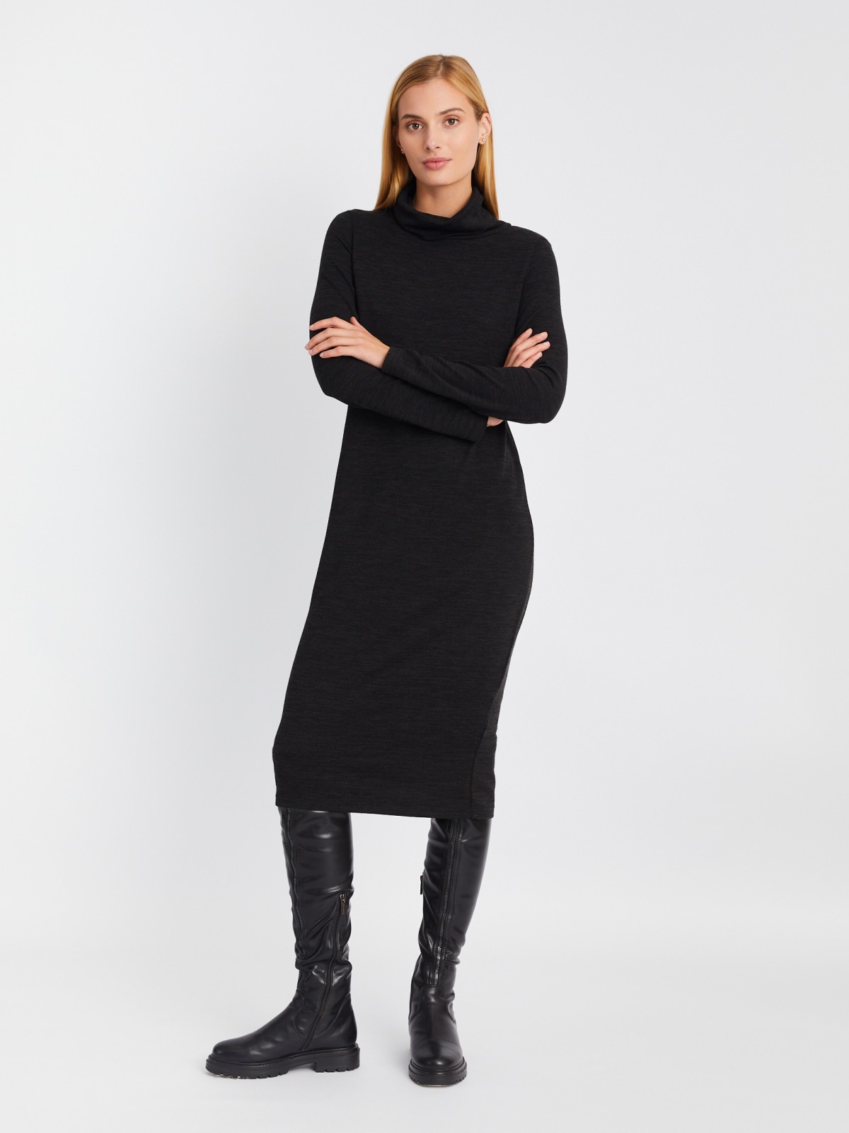 Трикотажное платье-свитер длины миди с высоким горлом zolla 02334819F062, цвет темно-серый, размер XS - фото 2