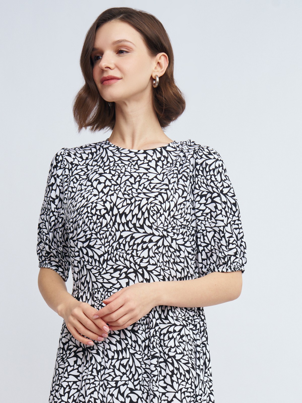 Ярусное платье миди с принтом в сердечко