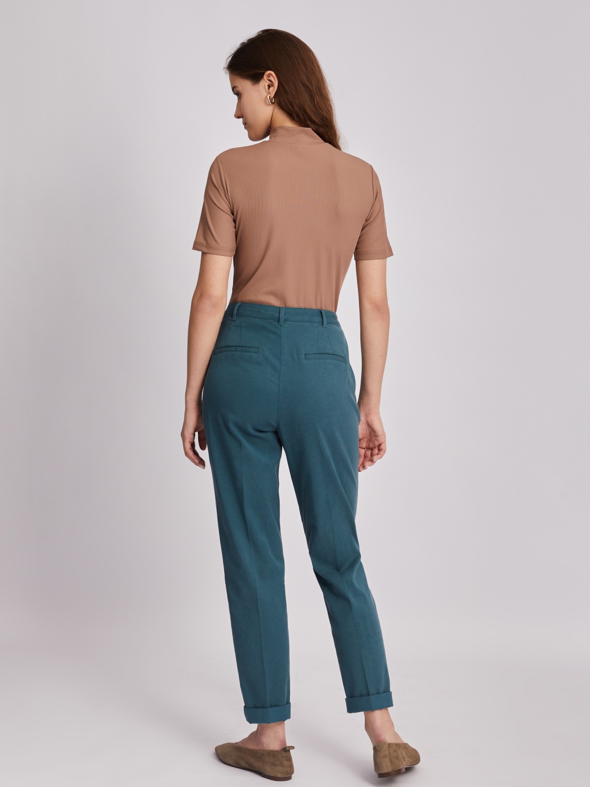 Брюки-чинос со средней посадкой