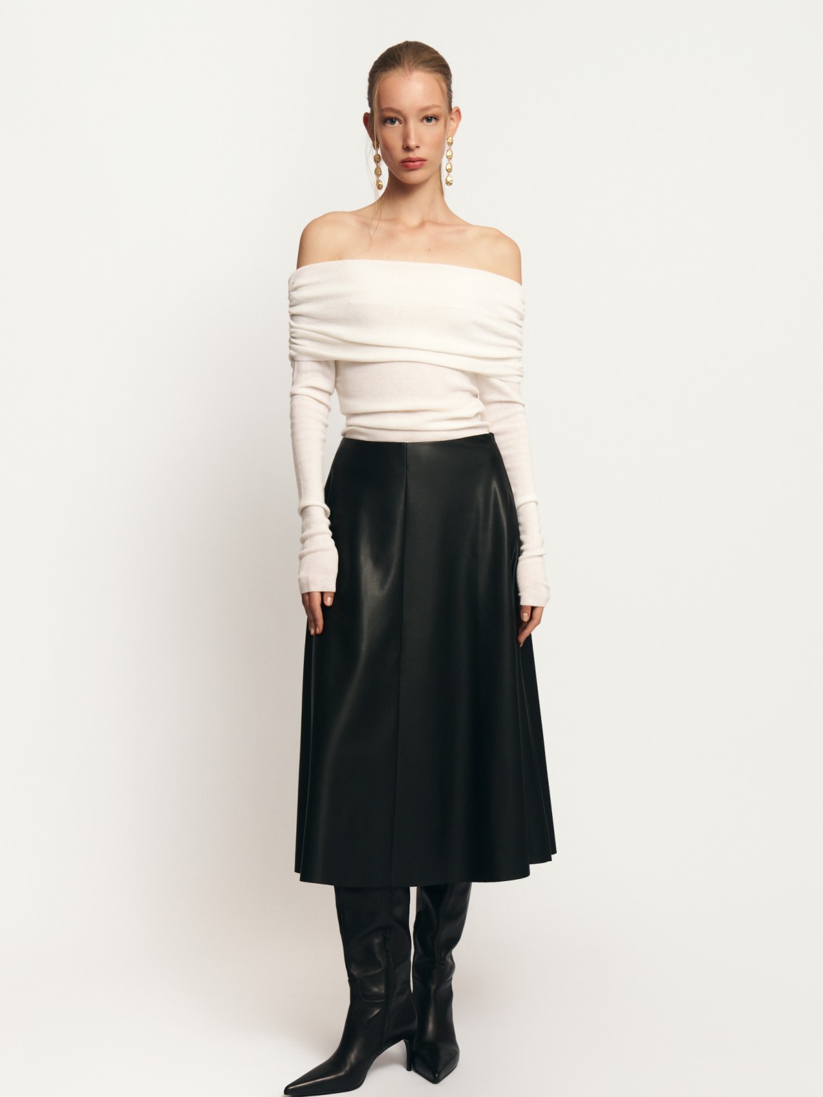 Трикотажный джемпер с открытыми плечами