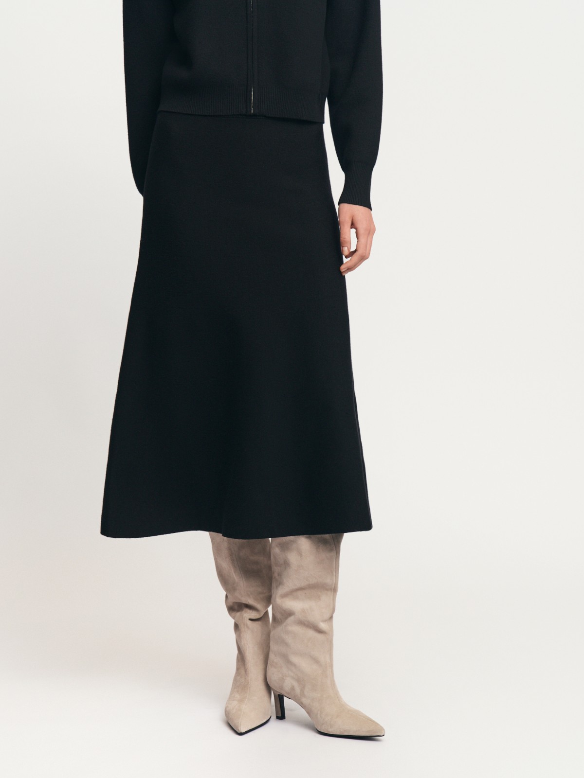 Трикотажная юбка миди