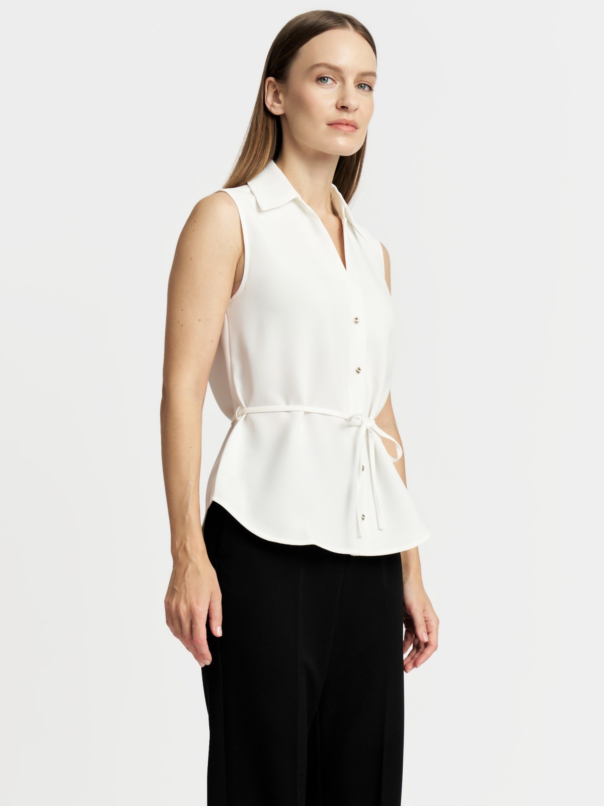 Блузка без рукавов