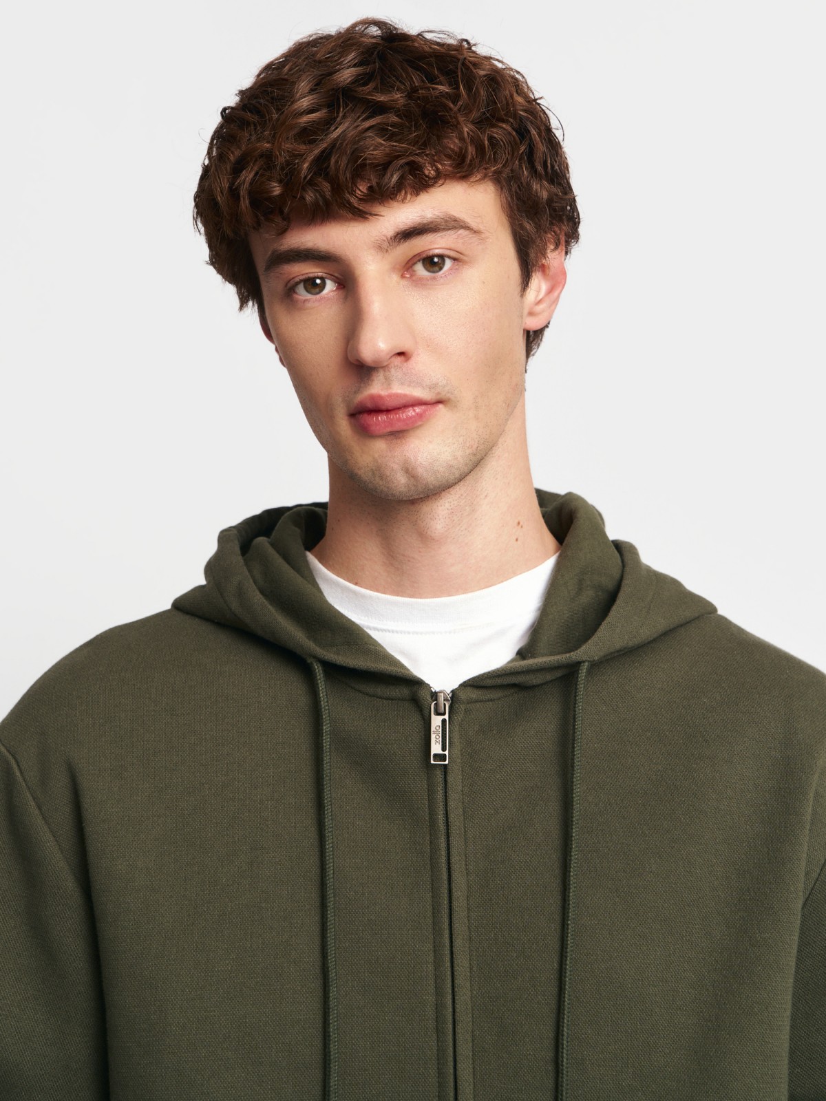 Толстовка на молнии с капюшоном однотонная