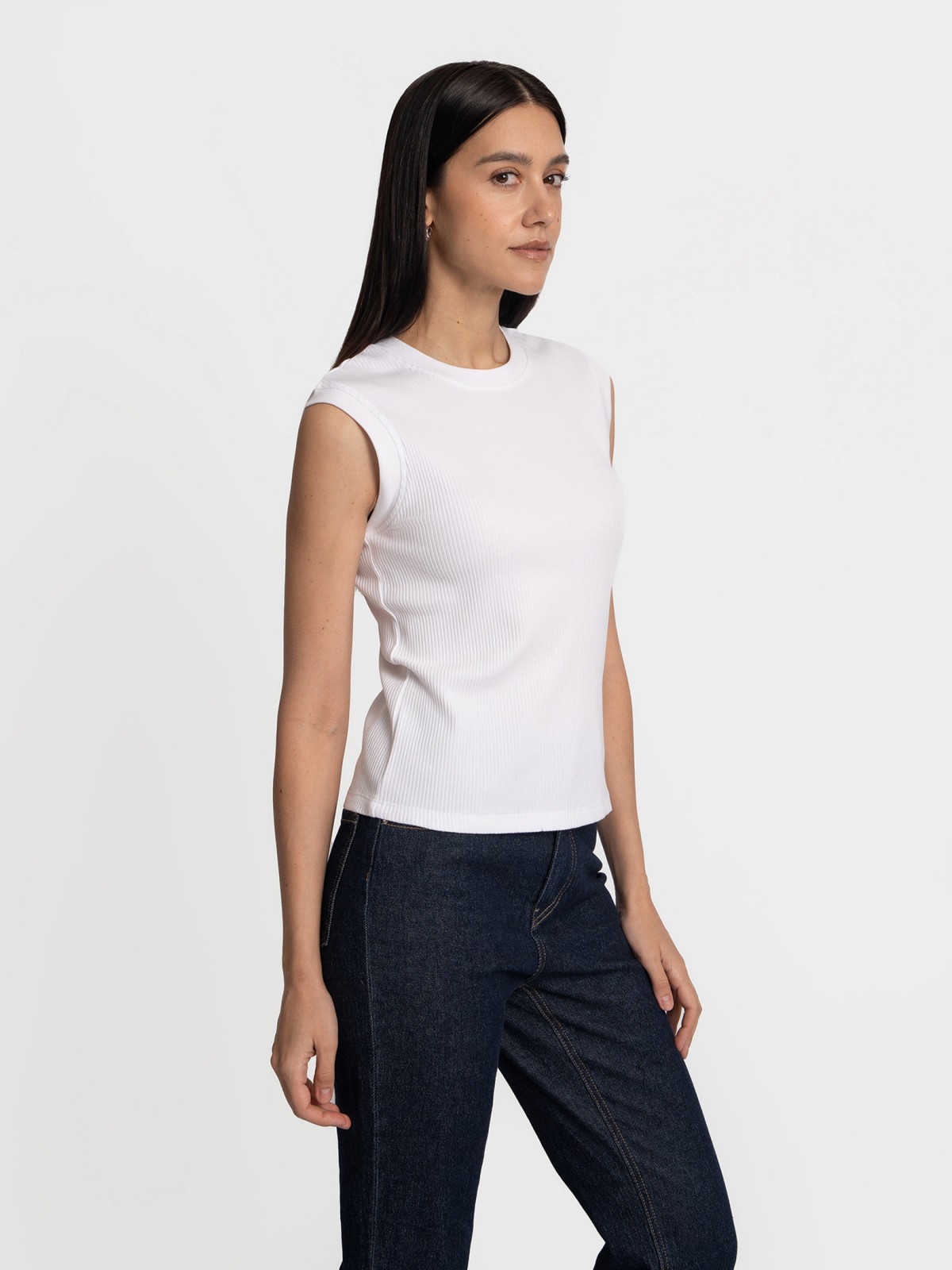 Футболка без рукавов