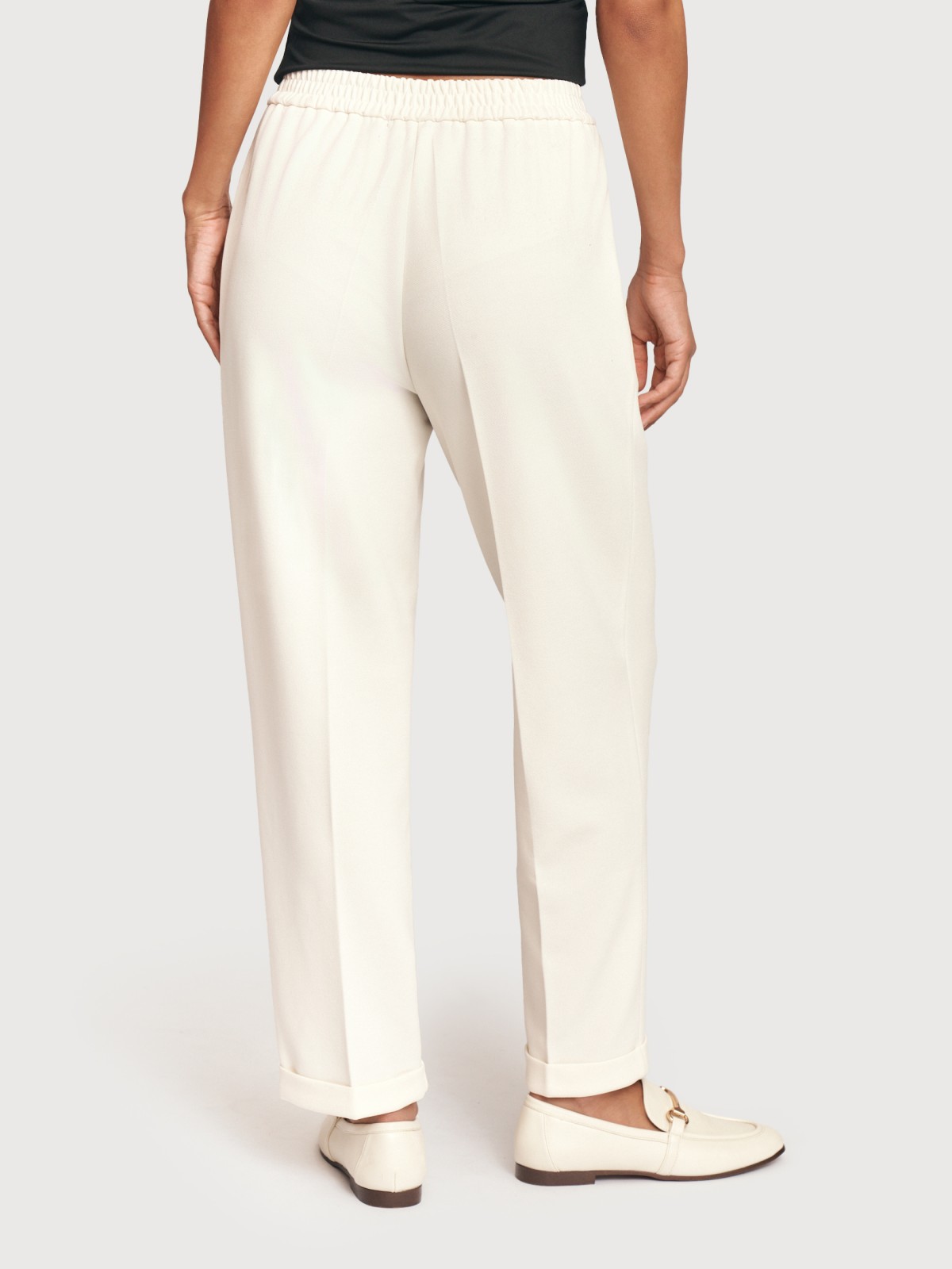 Брюки Carrot на резинке со стрелками