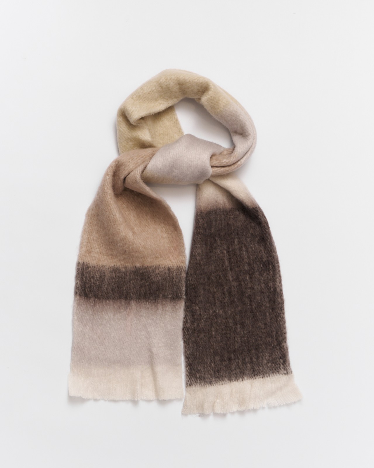 Тёплый шарф с короткой бахромой 599₽