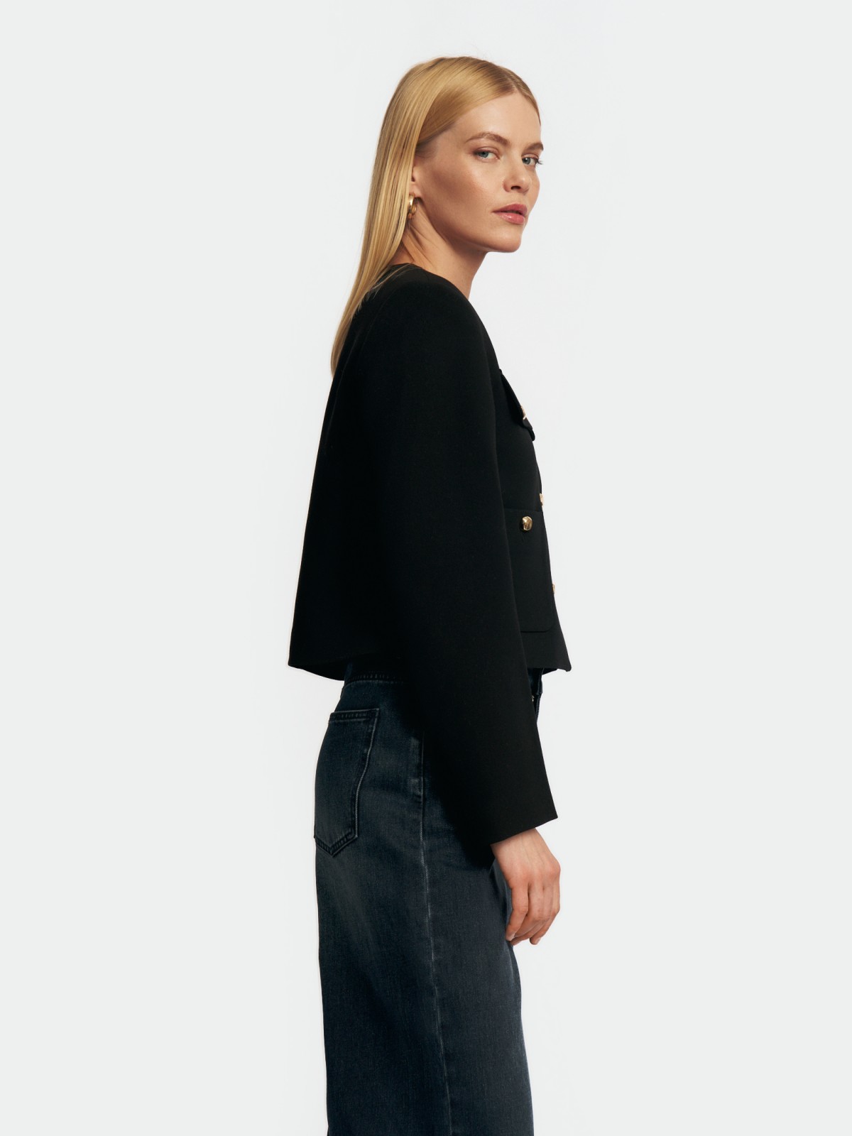 Жакет прямого силуэта на пуговицах