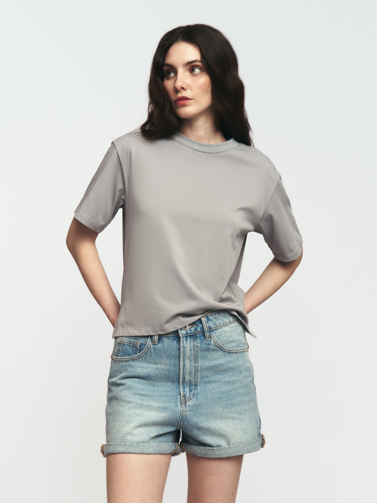 Джинсовые мини шорты Mom с отворотами