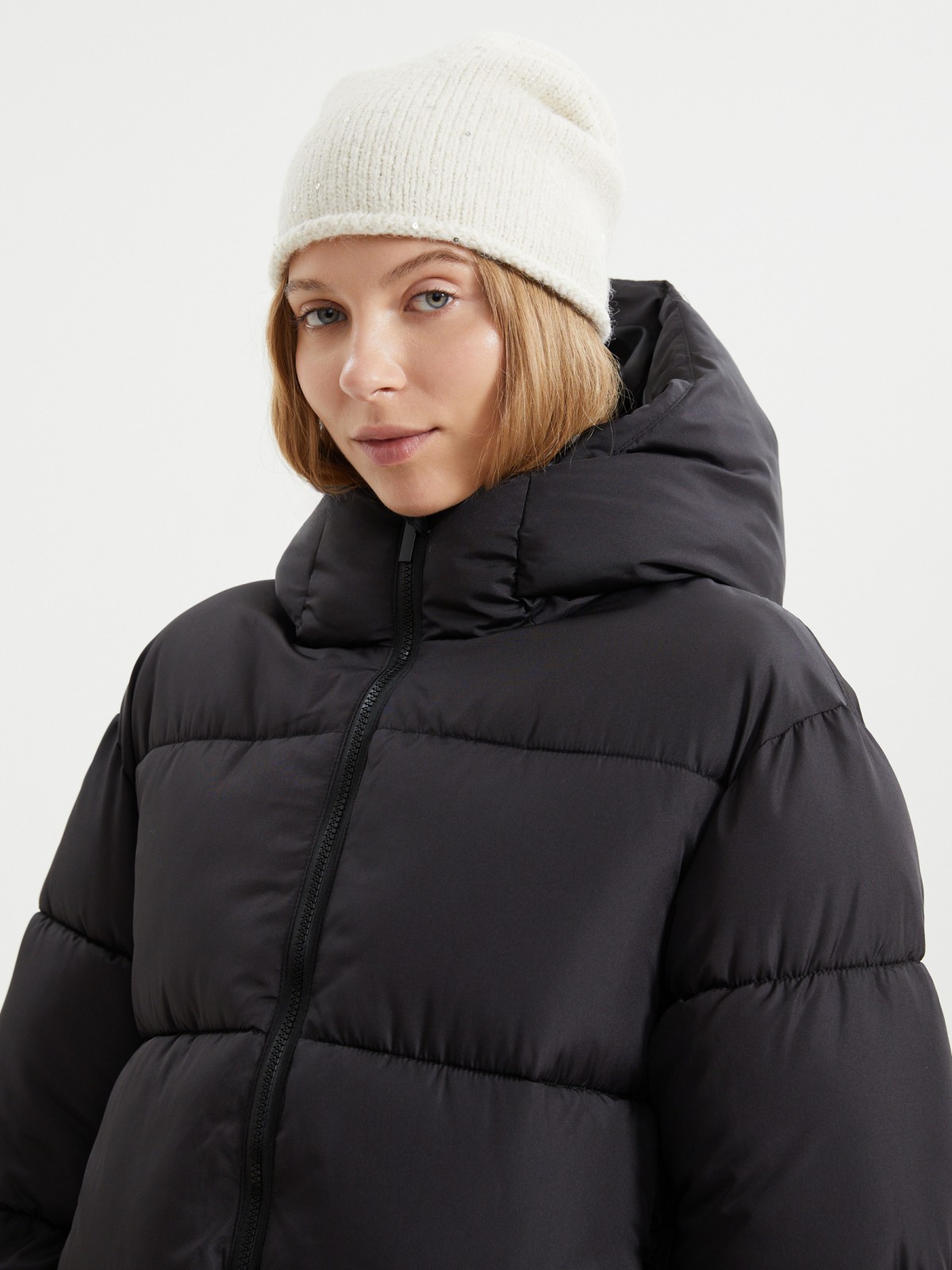 Короткая стёганая куртка с капюшоном