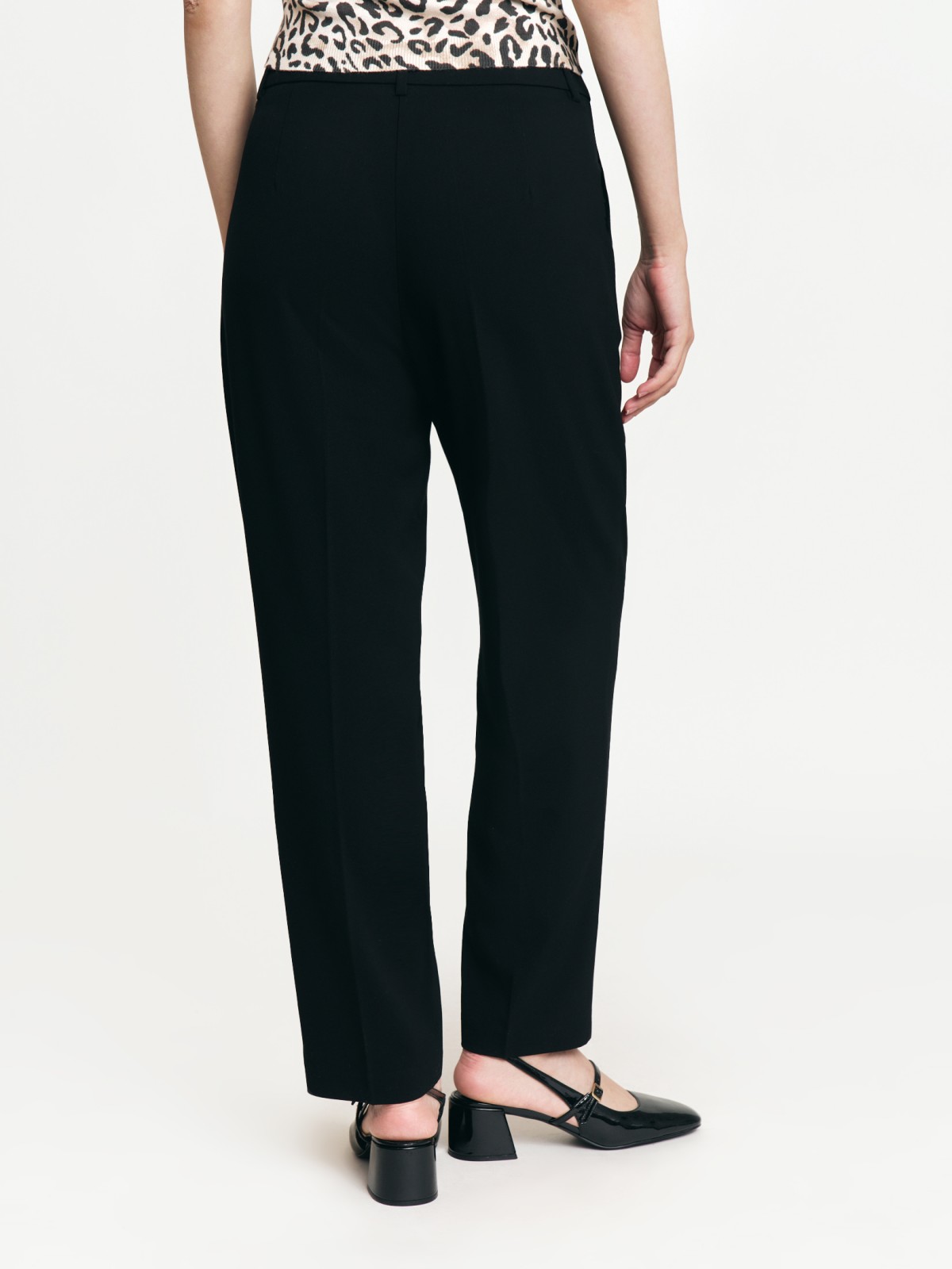 Офисные брюки силуэта Slim