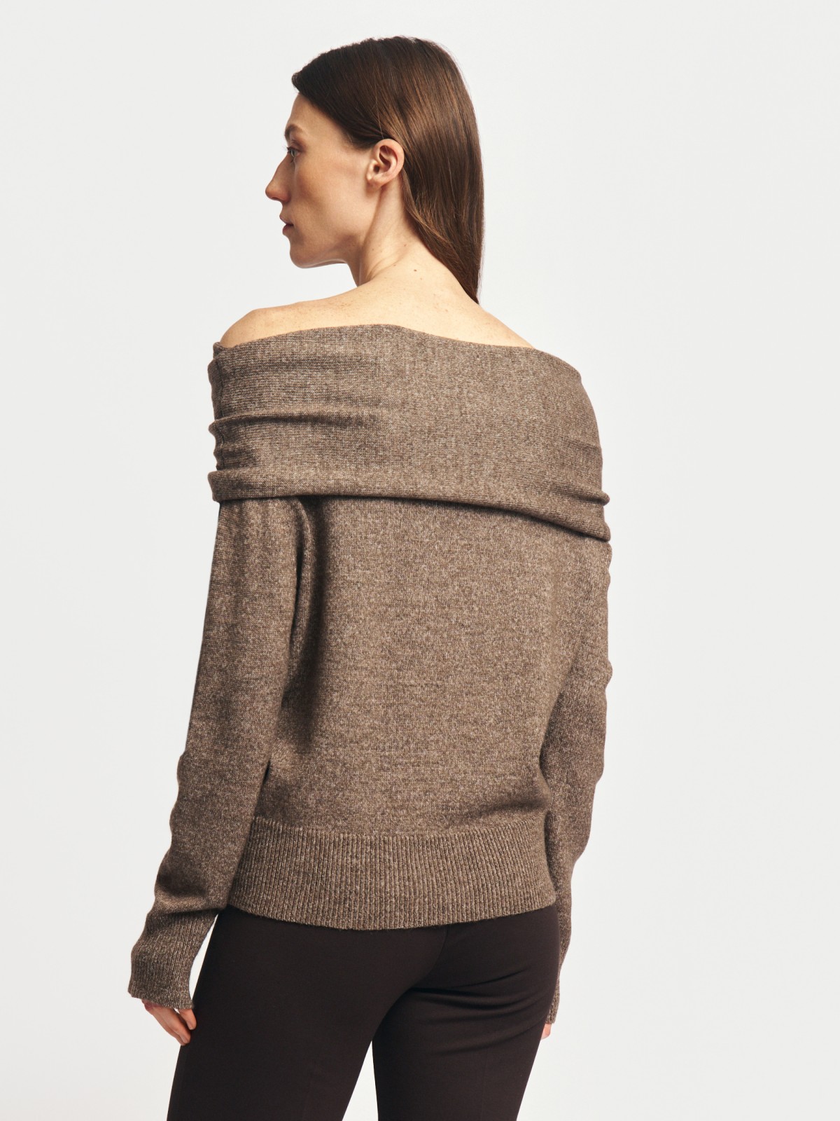 Вязаный джемпер с открытыми плечами