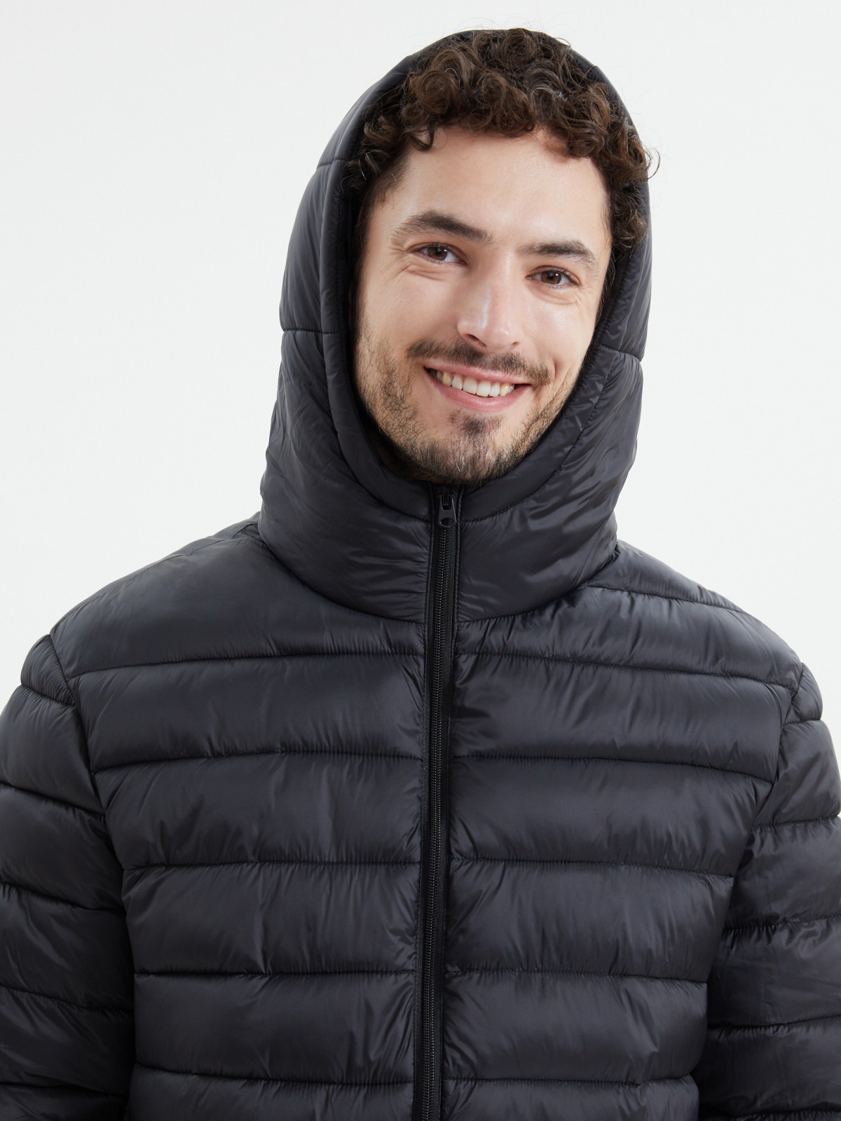 Лёгкая утеплённая стёганая куртка на молнии с капюшоном