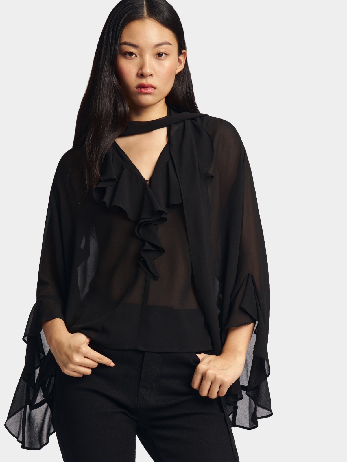Шифоновая блузка с воланами и бантом