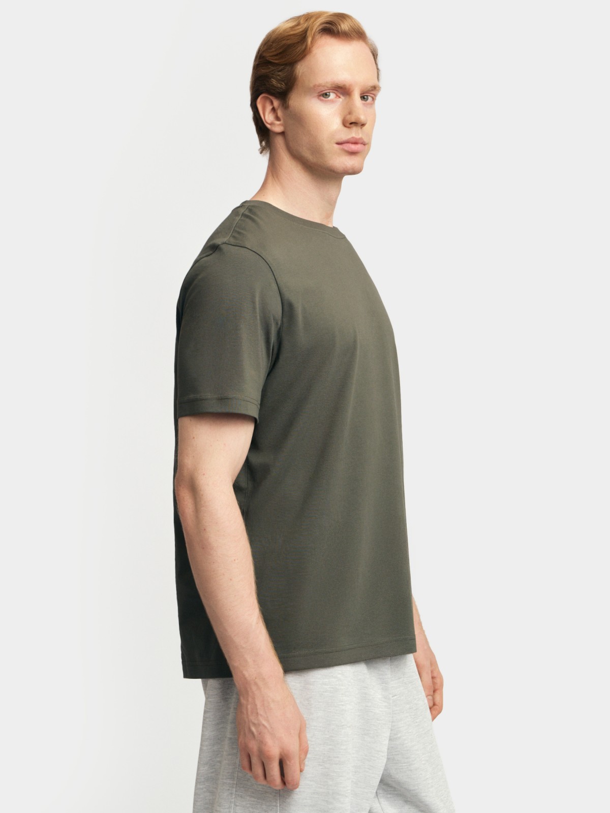 Однотонная футболка из хлопка