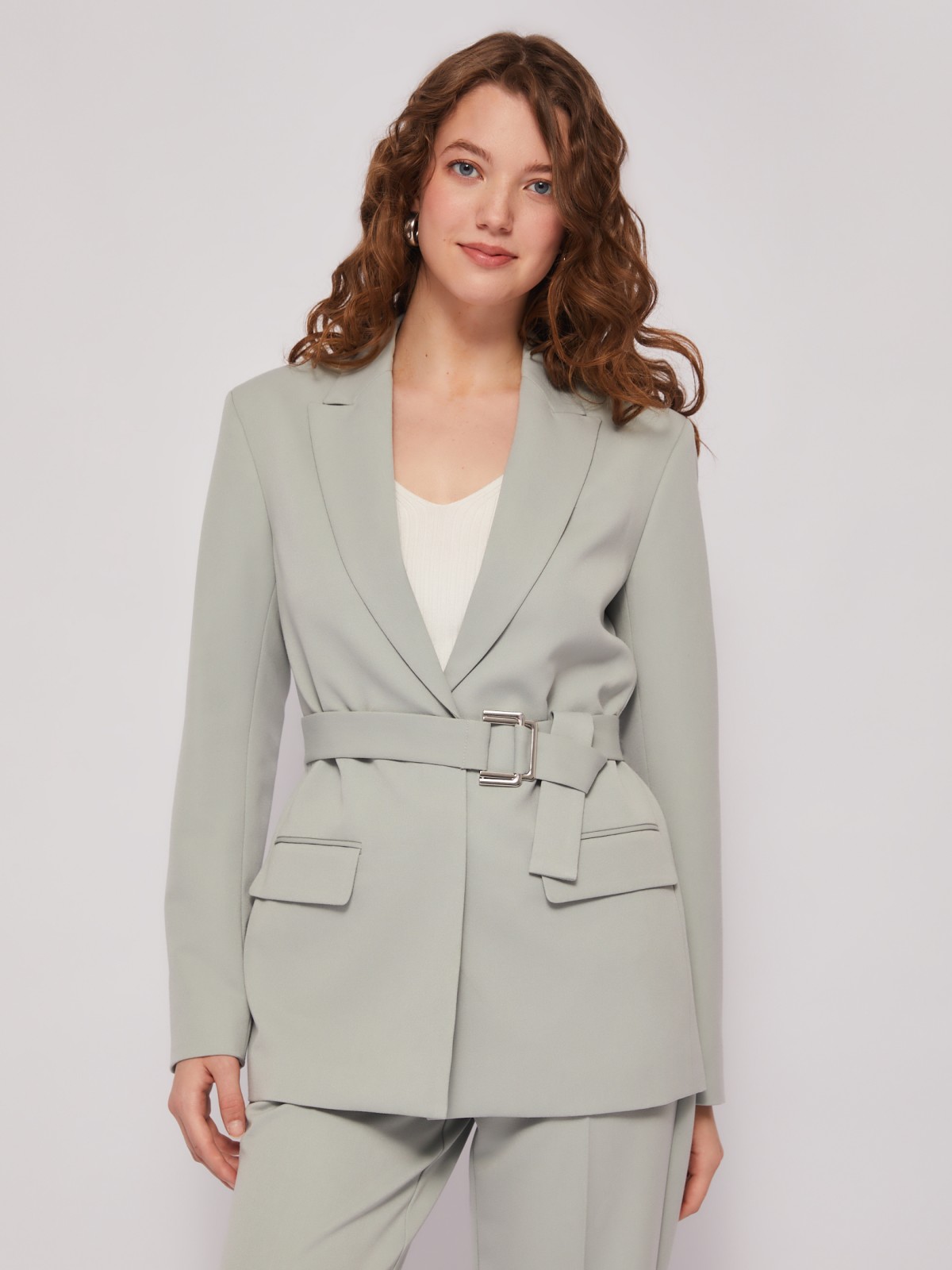 Однобортный жакет прямого силуэта на пуговице с поясом 2799₽