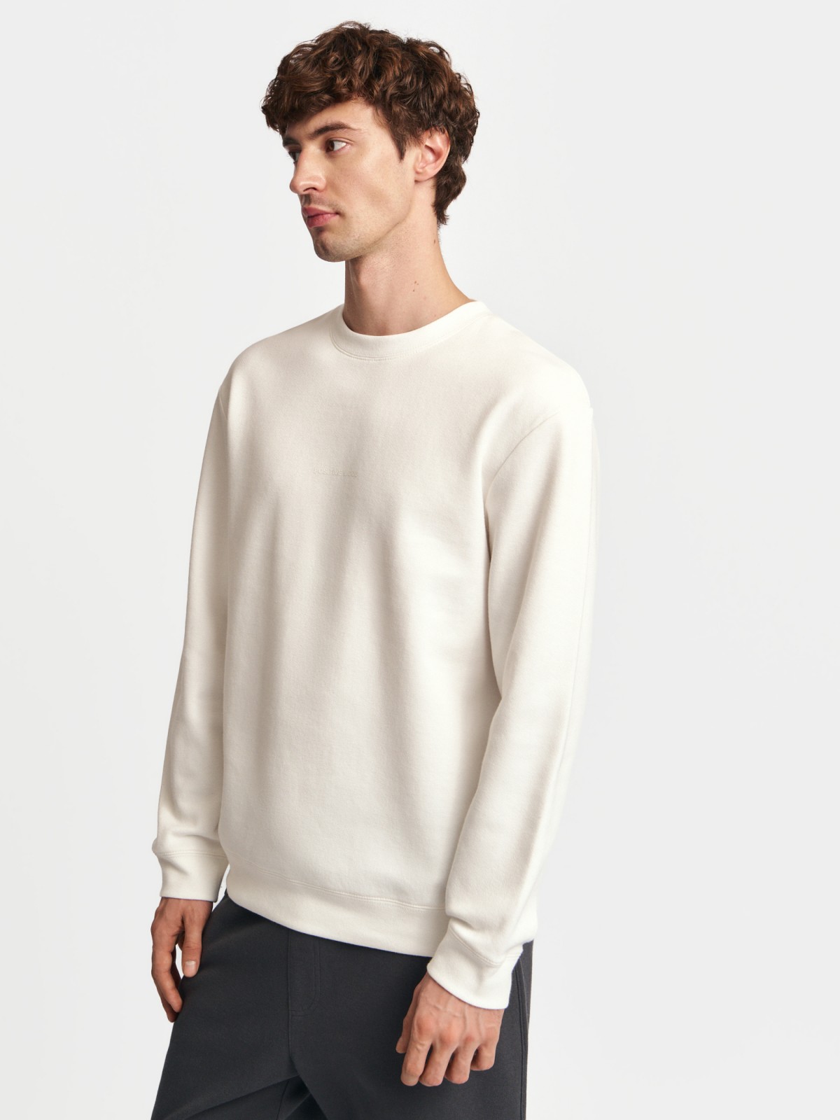 Свитшот прямого кроя с длинным рукавом