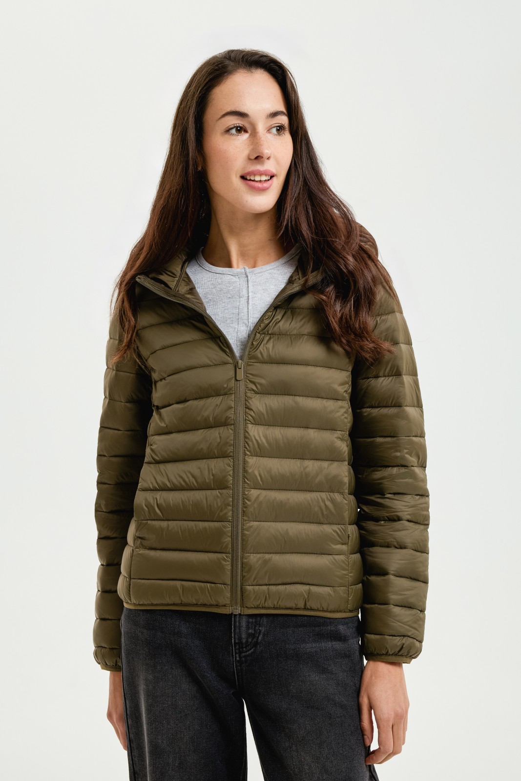 Тёплая стёганая куртка с капюшоном