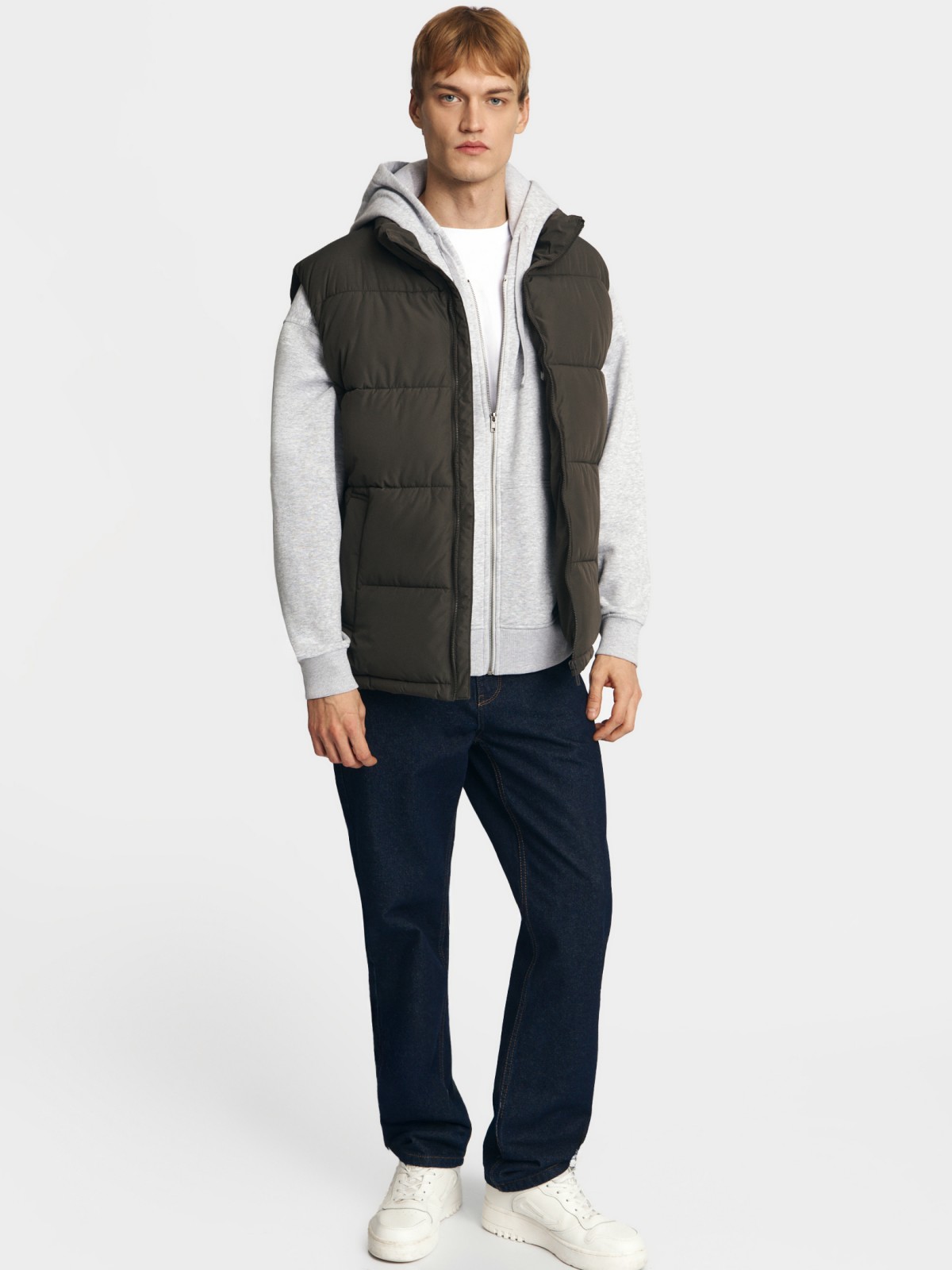 Утеплённый жилет на молнии с воротником-стойкой