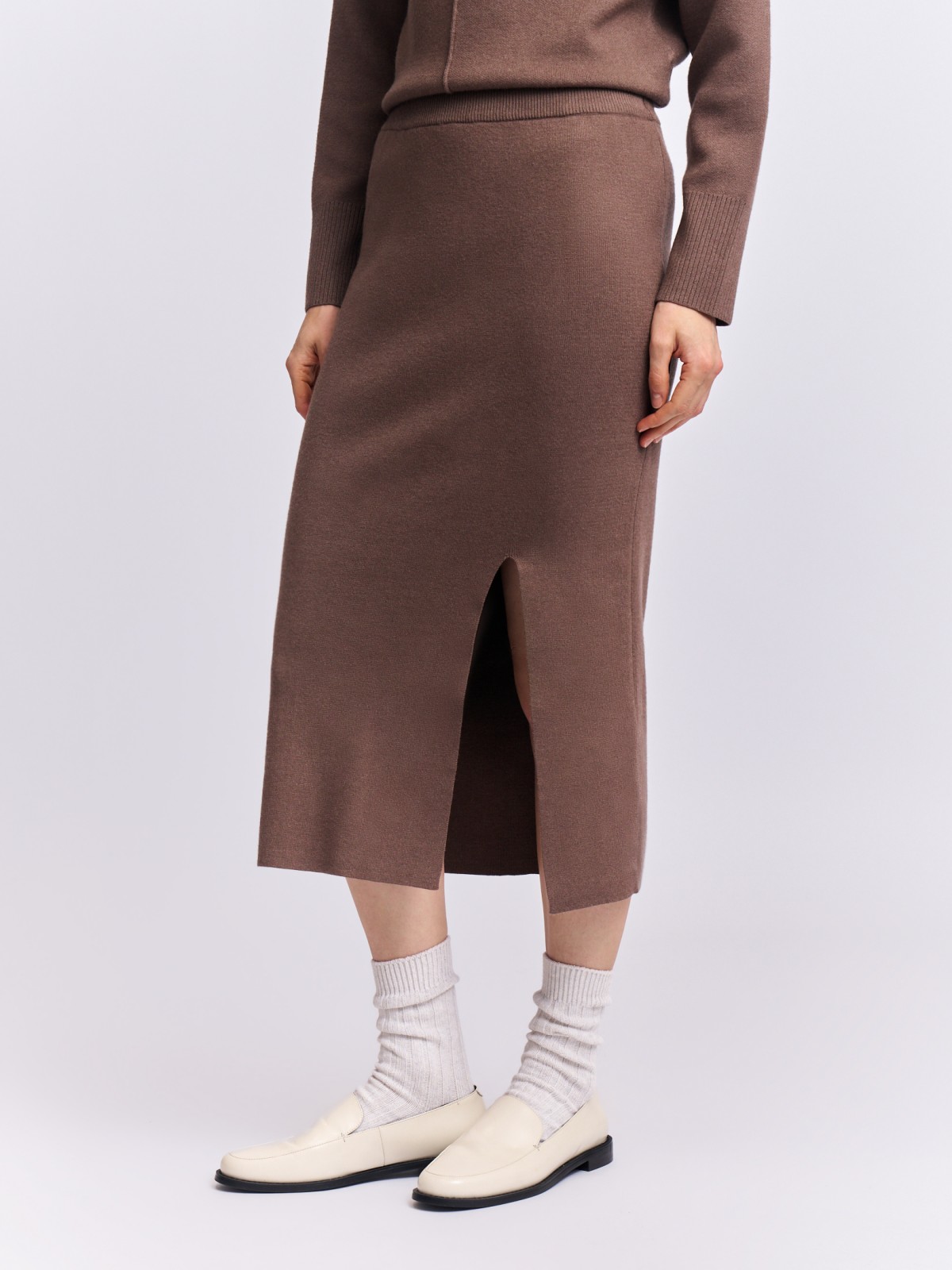 Трикотажная юбка-карандаш с разрезом