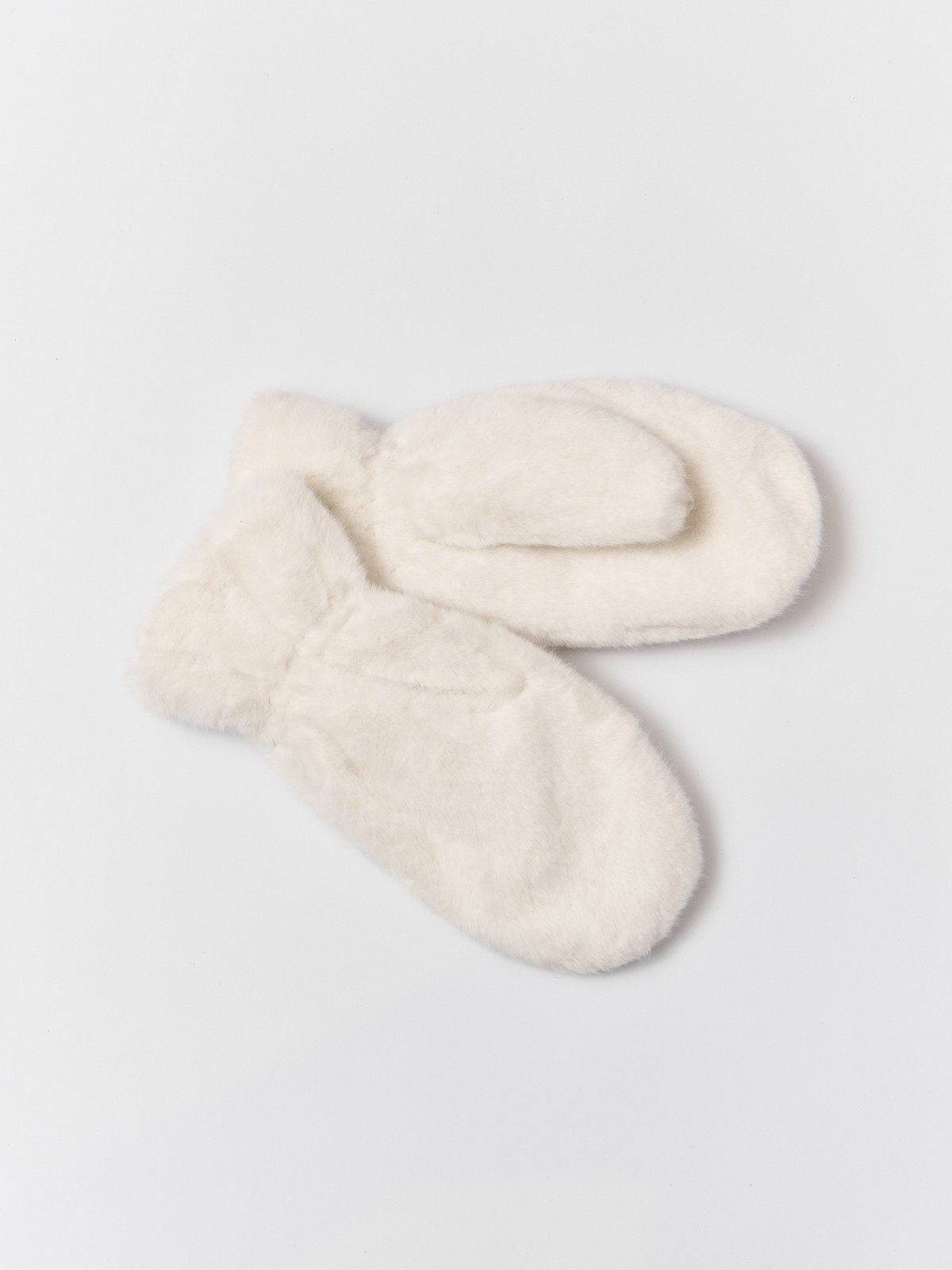 Тёплые варежки из экомеха