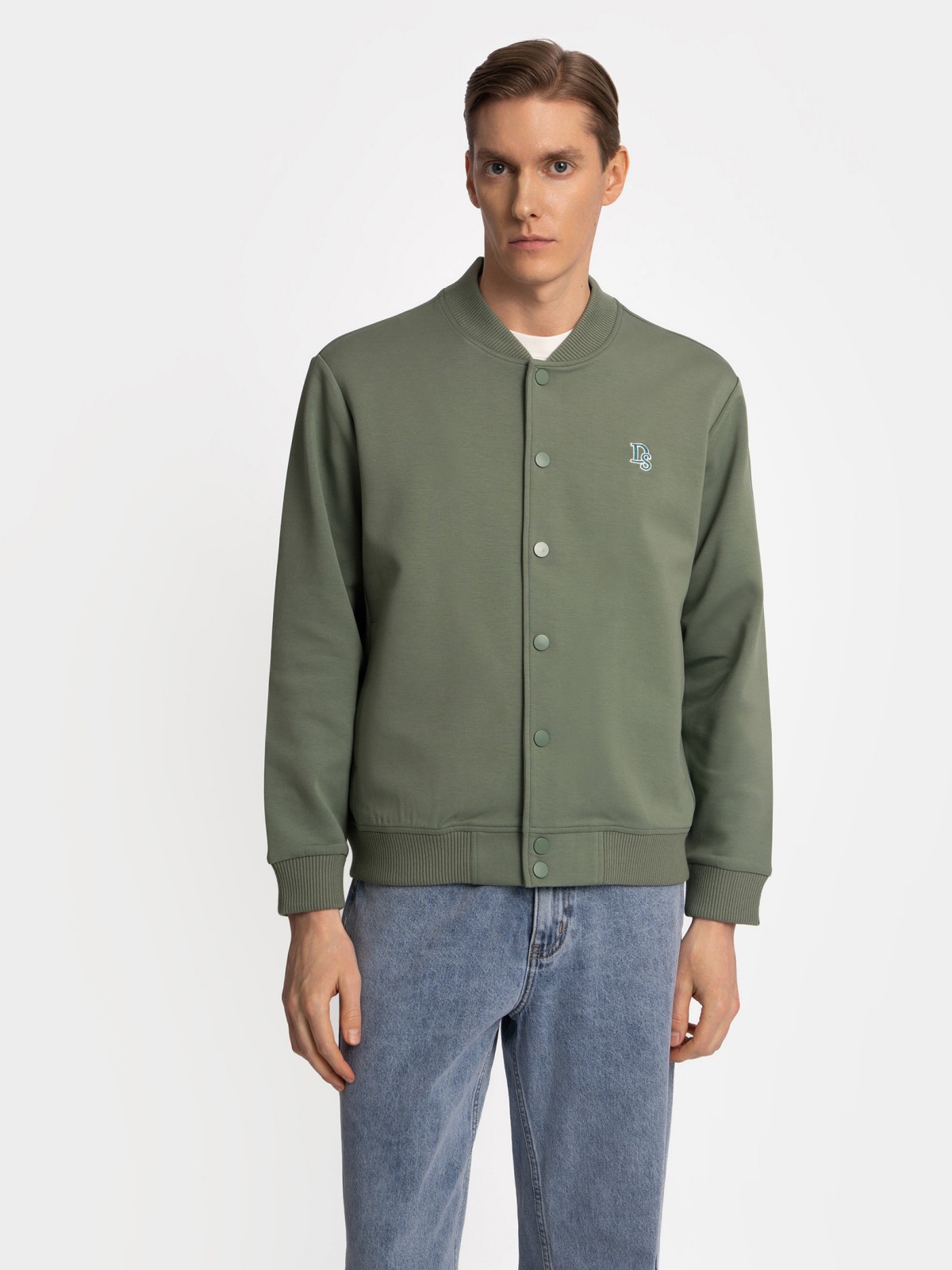 Трикотажный бомбер на кнопках